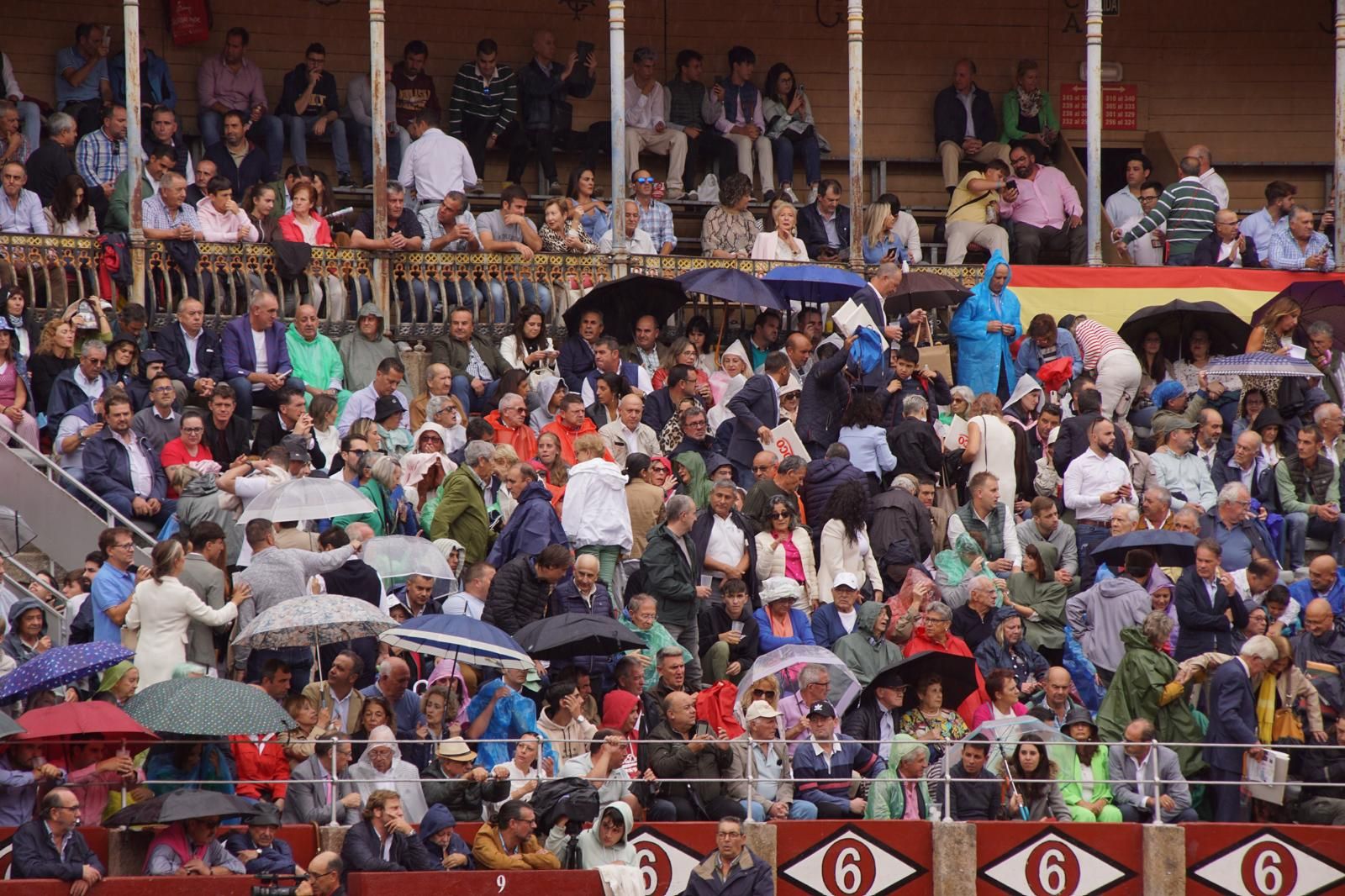 resumen-fotografico-del-ambiente-en-los-tendidos-de-la-glorieta-durante-la-corrida-de-garcigrande-20-de-septiembre-de-2024-foto-juanes-55