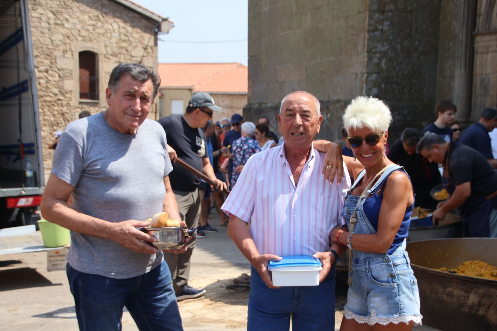 Masueco paella popular en la plaza