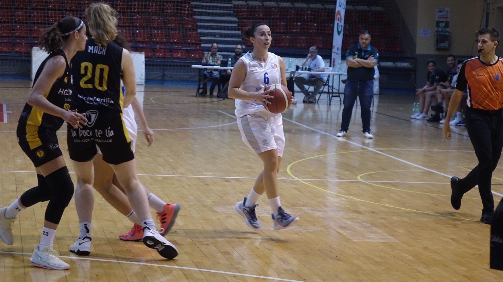 Silvia Domínguez, en el amistoso ante Jairis | FOTO CB AVENIDA