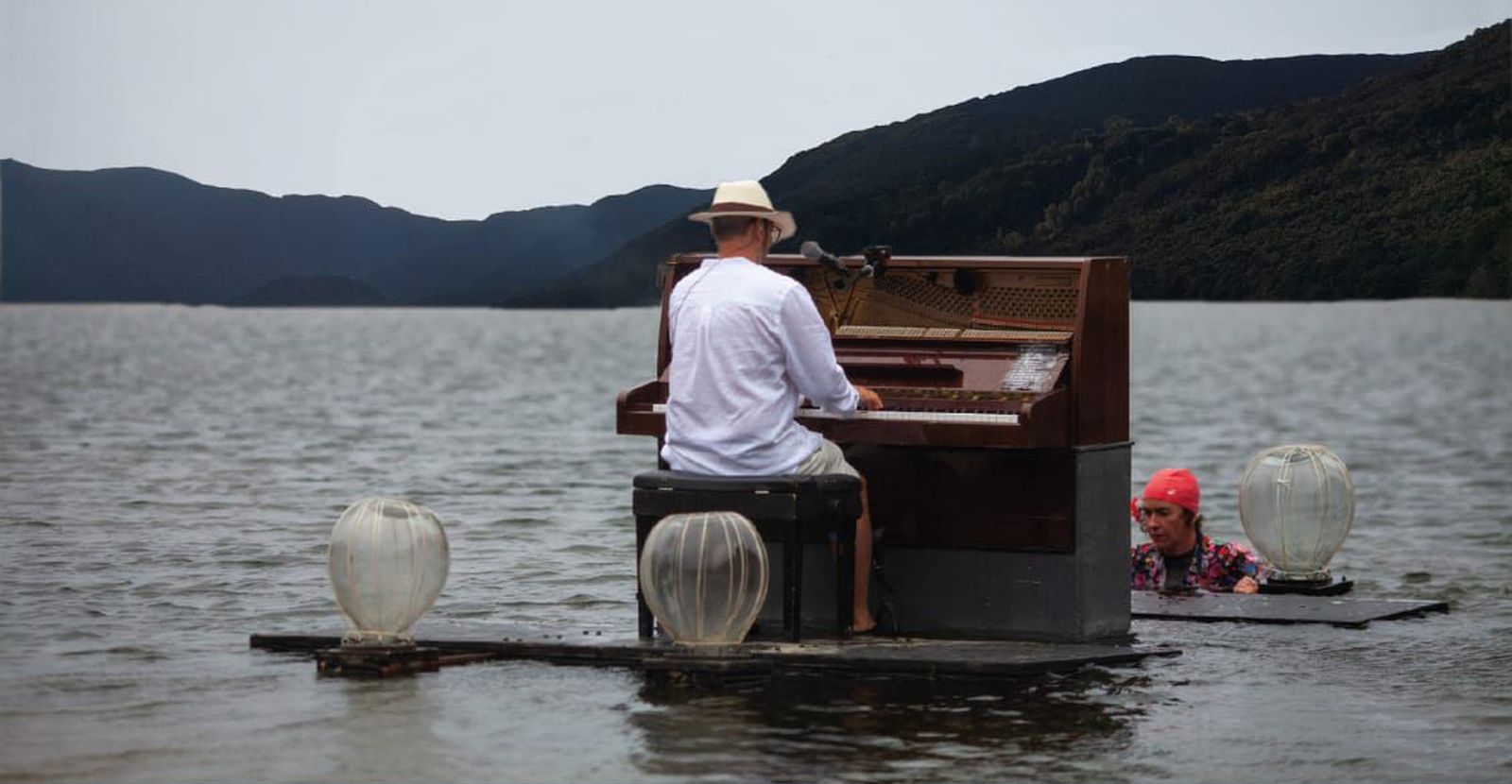 Música sobre el agua con Edgar Olivero en el Lago de Sanabria