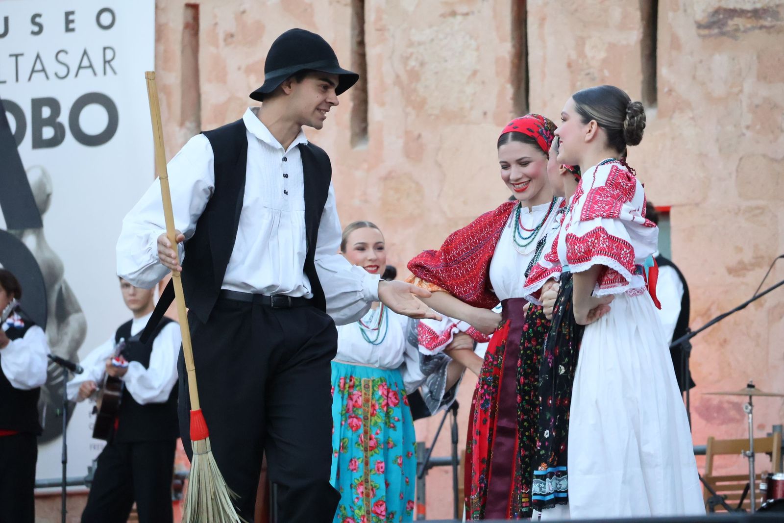 ii-gala-festival-internacional-de-folklore-16