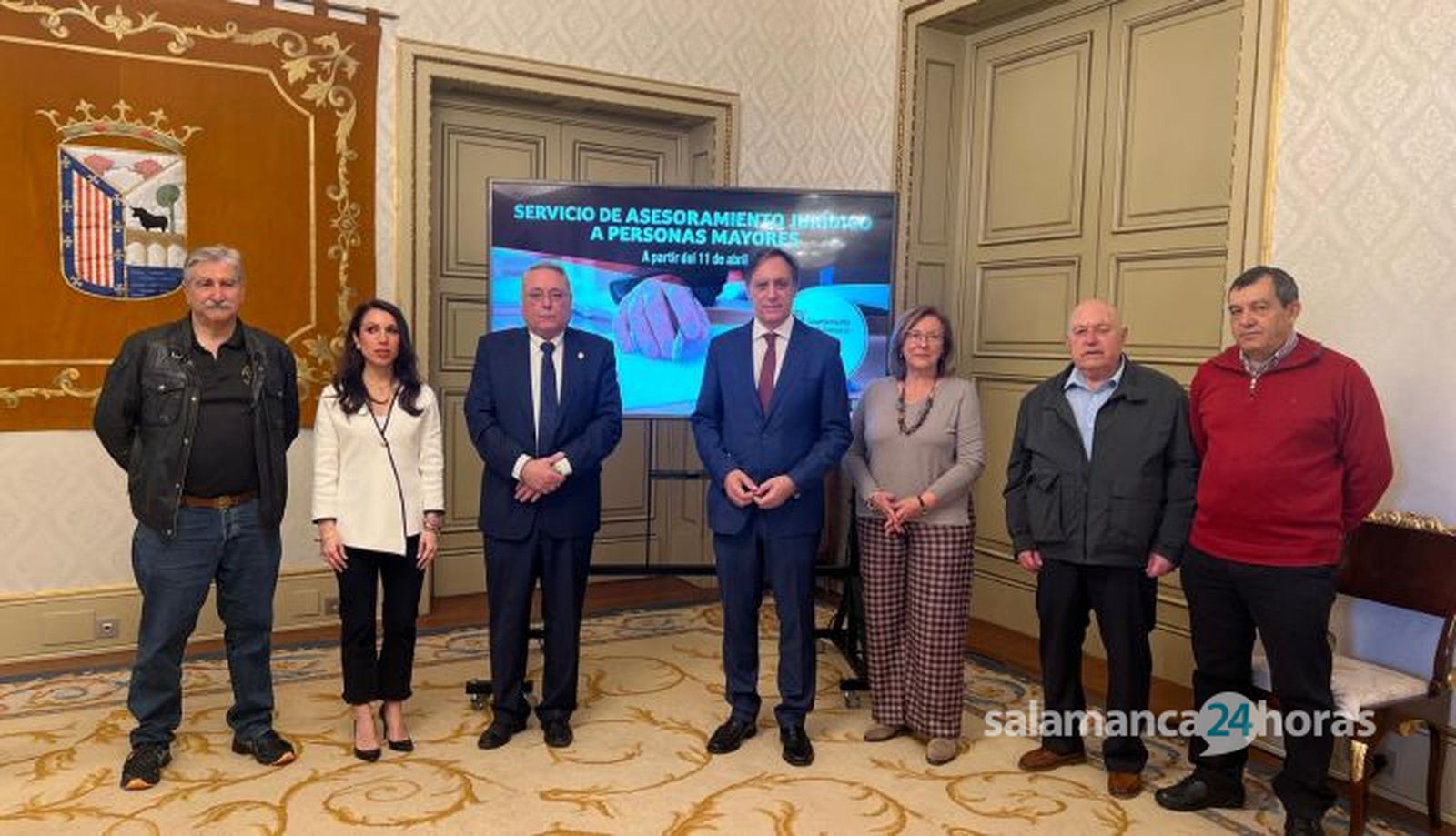 El alcalde de Salamanca, Carlos García Carbayo, y el decano del Colegio de la Abogacía de Salamanca, Miguel del Castillo Alonso, firman un convenio de colaboración de asistencia jurídica para personas mayores