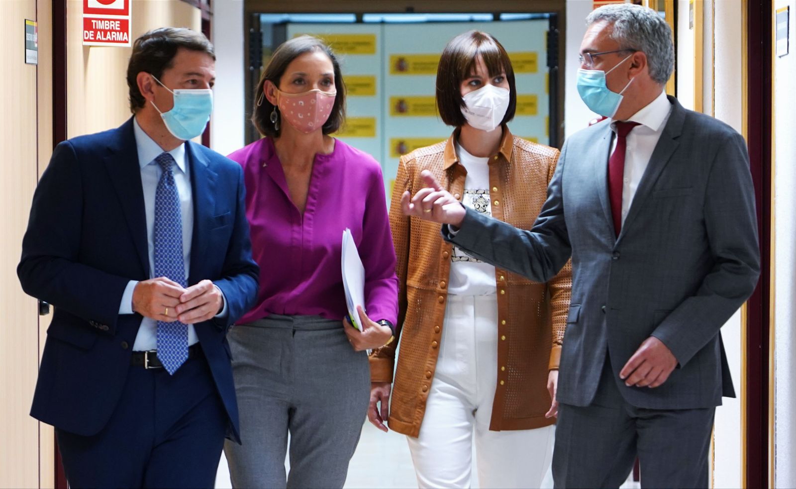 Alfonso Fernández Mañueco junto a la ministra de Industria, Comercio y Turismo, Reyes Maroto; la titular de Ciencia e Innovación, Diana Morant y el delegado de Gobierno Javier Izquierdo.