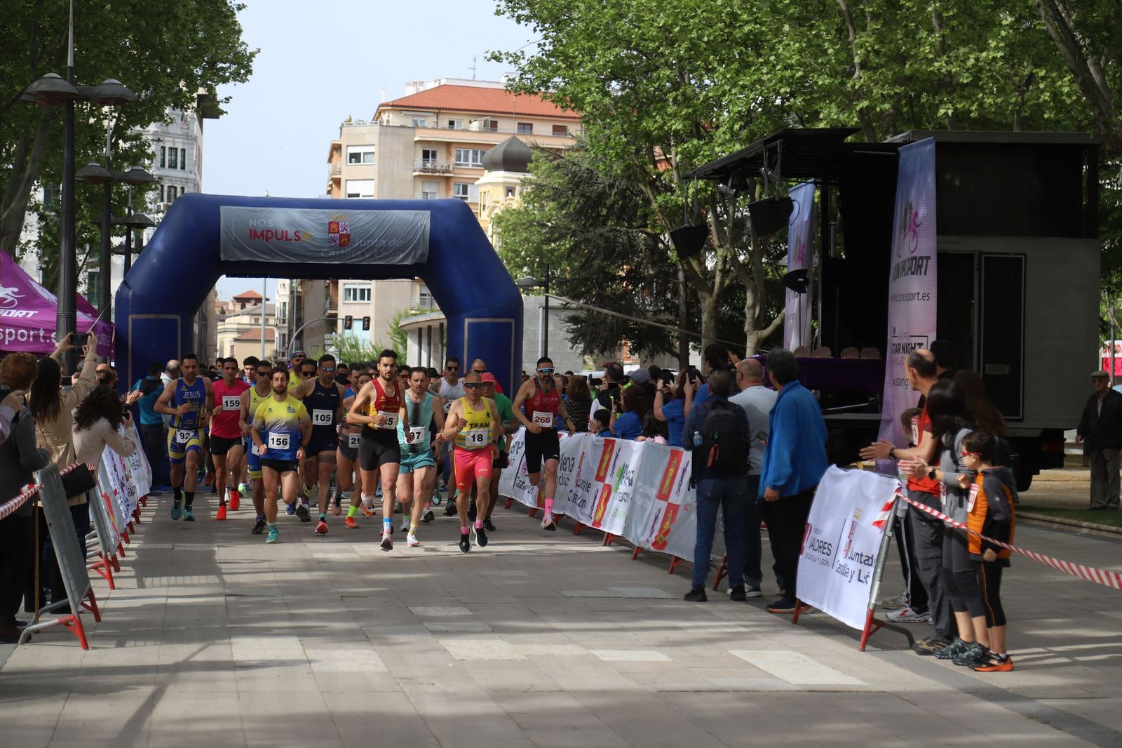 Carrera y marcha por el Día de Castilla y León en Zamora