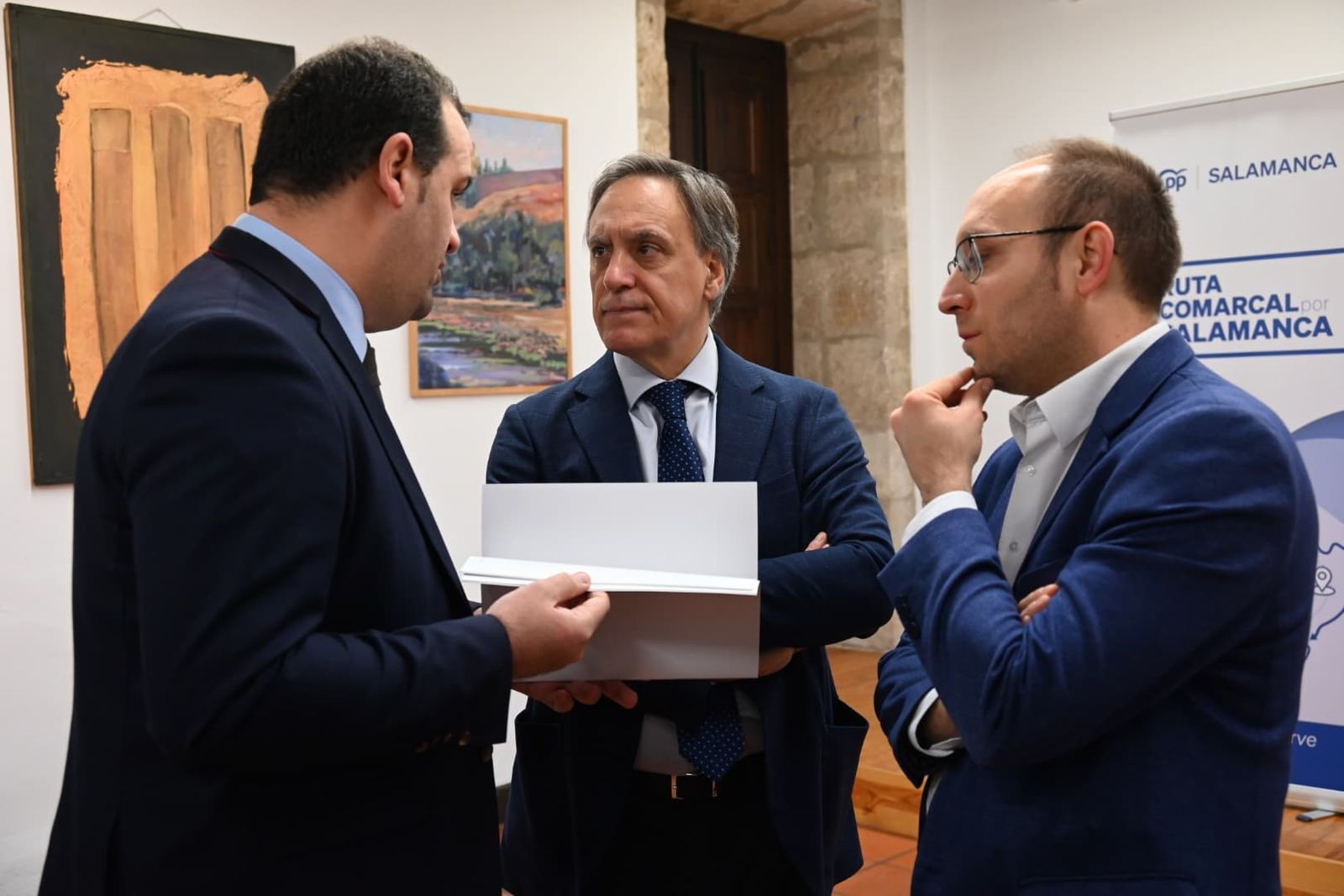 El presidente del PP de Salamanca, Carlos García Carbayo, mantiene un encuentro con alcaldes y concejales del Partido Popular de la comarca de Ciudad Rodrigo El presidente del PP de Salamanca, Carlos García Carbayo, mantiene un encuentro con alcaldes y concejales del Partido Popular de la comarca de Ciudad Rodrigo