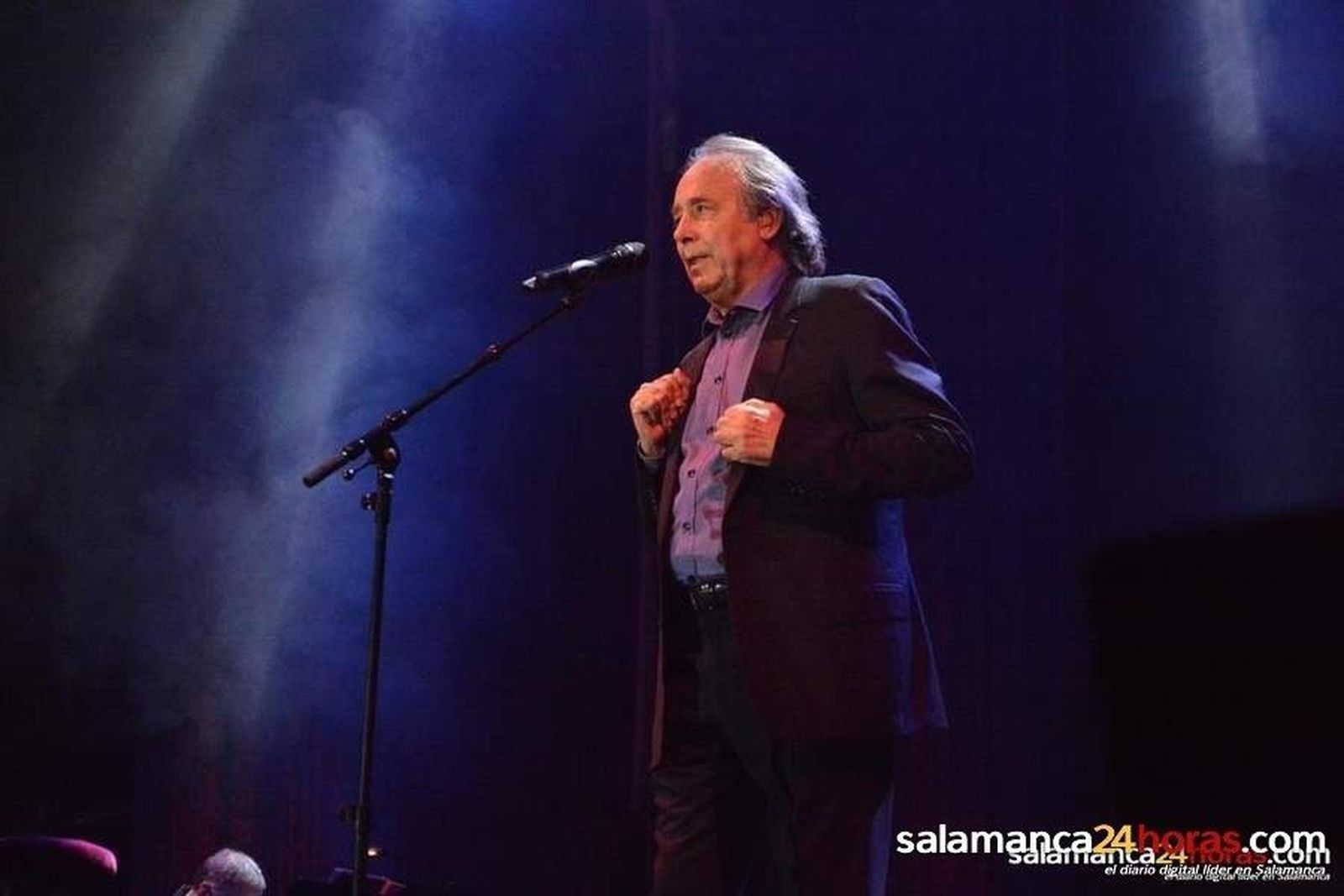 Serrat celebra en Salamanca sus cincuenta años sobre los escenarios