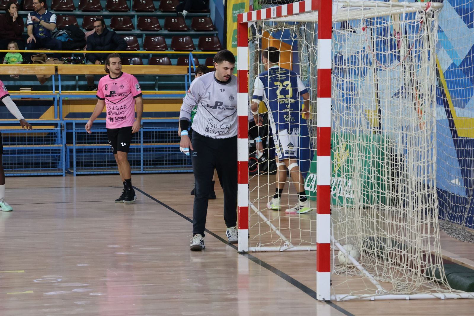 GALERÍA | El BM Zamora se juega consolidar el liderazgo frente a los asturianos del Auto-Center Principado Vetusta