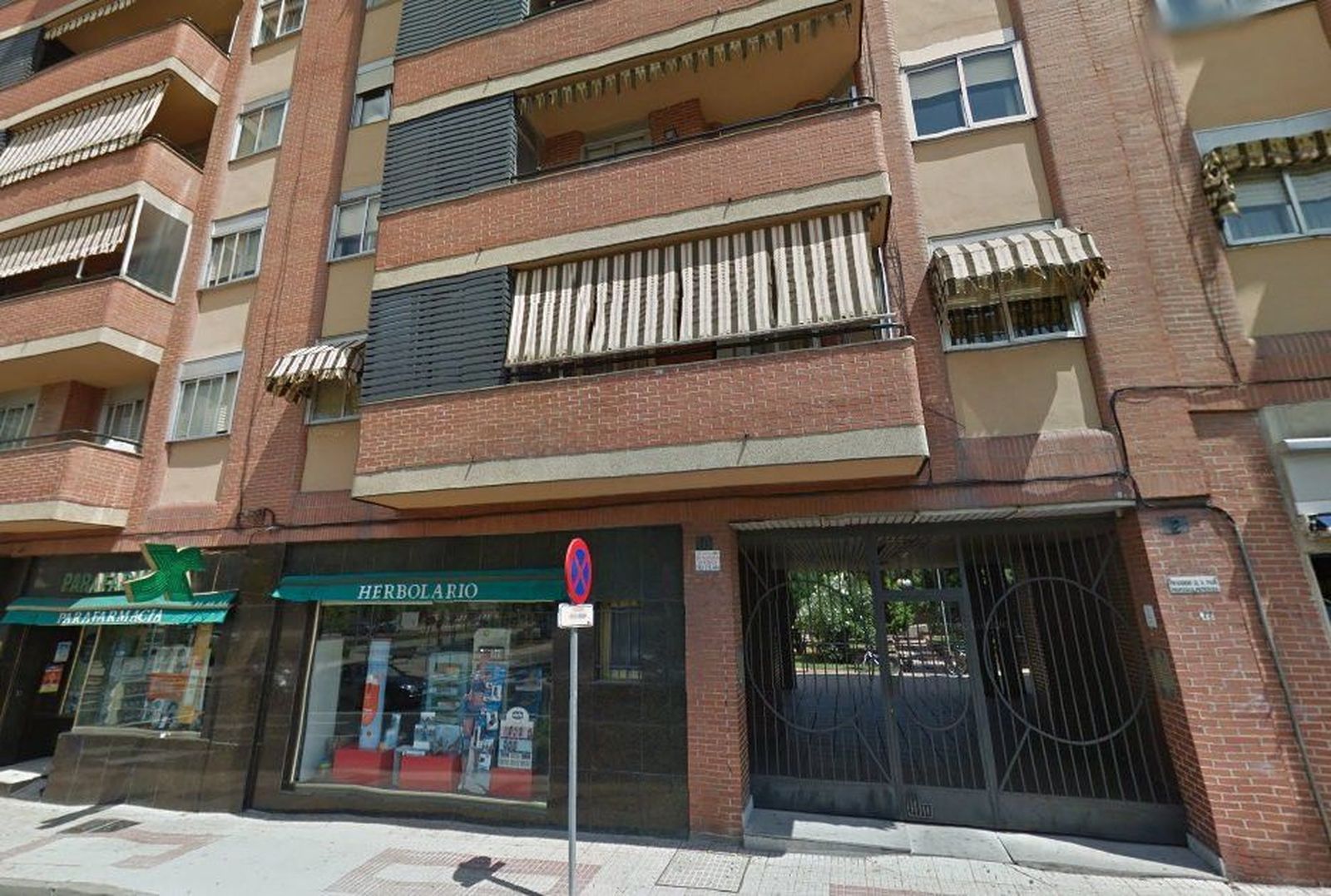 Herido al caerle en la cabeza un cascote cuando caminaba por Puente Ladrillo