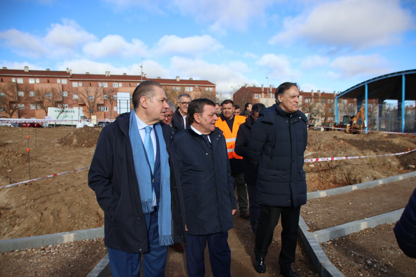 Visita de las obras de construcción de la nueva plaza de Vistahermosa