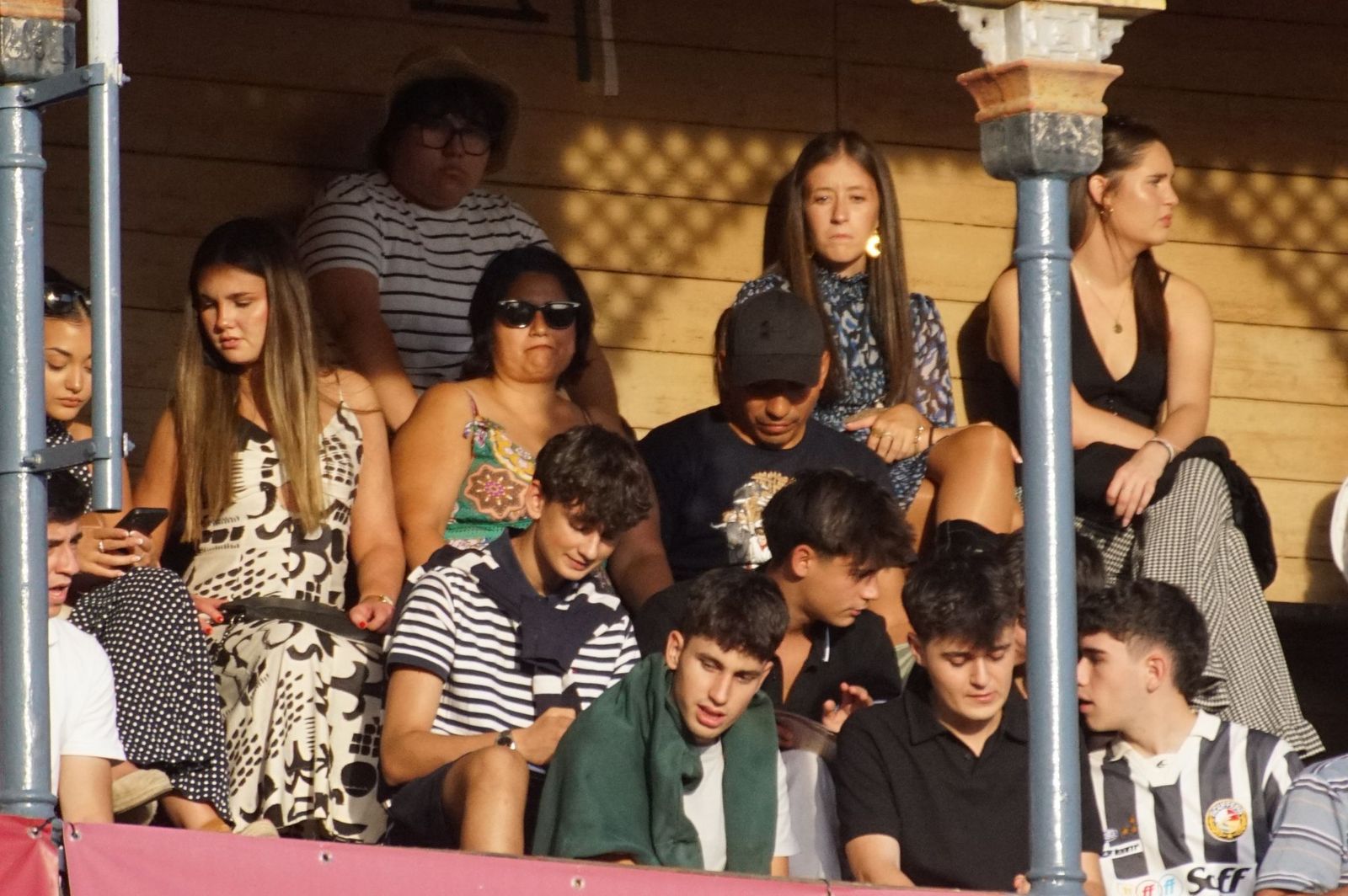 Así han vivido los salmantinos el primer festejo de la feria taurina 2025: imágenes del ambiente en los tendidos y en el patio de cuadrillas