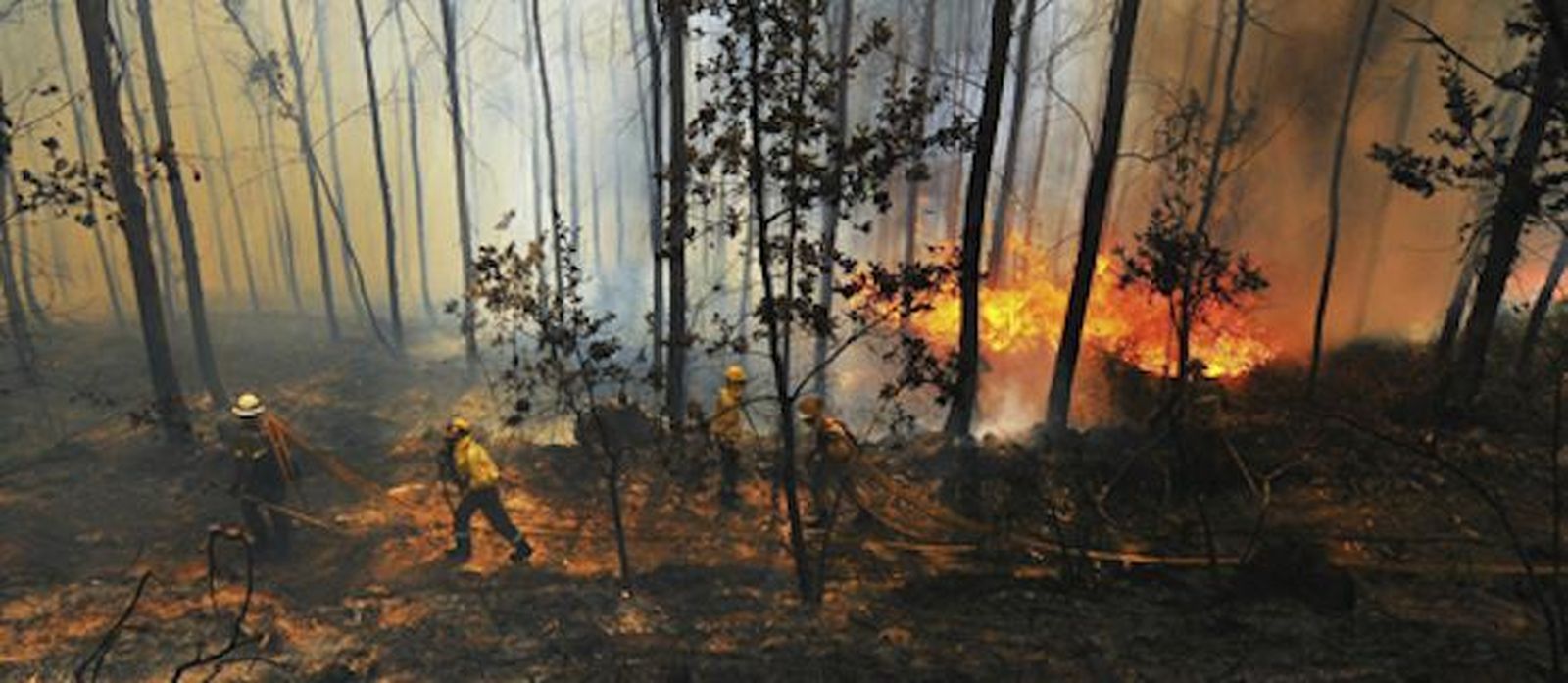 Cuatro incendios activos mantienen a la provincia en alerta contra el fuego