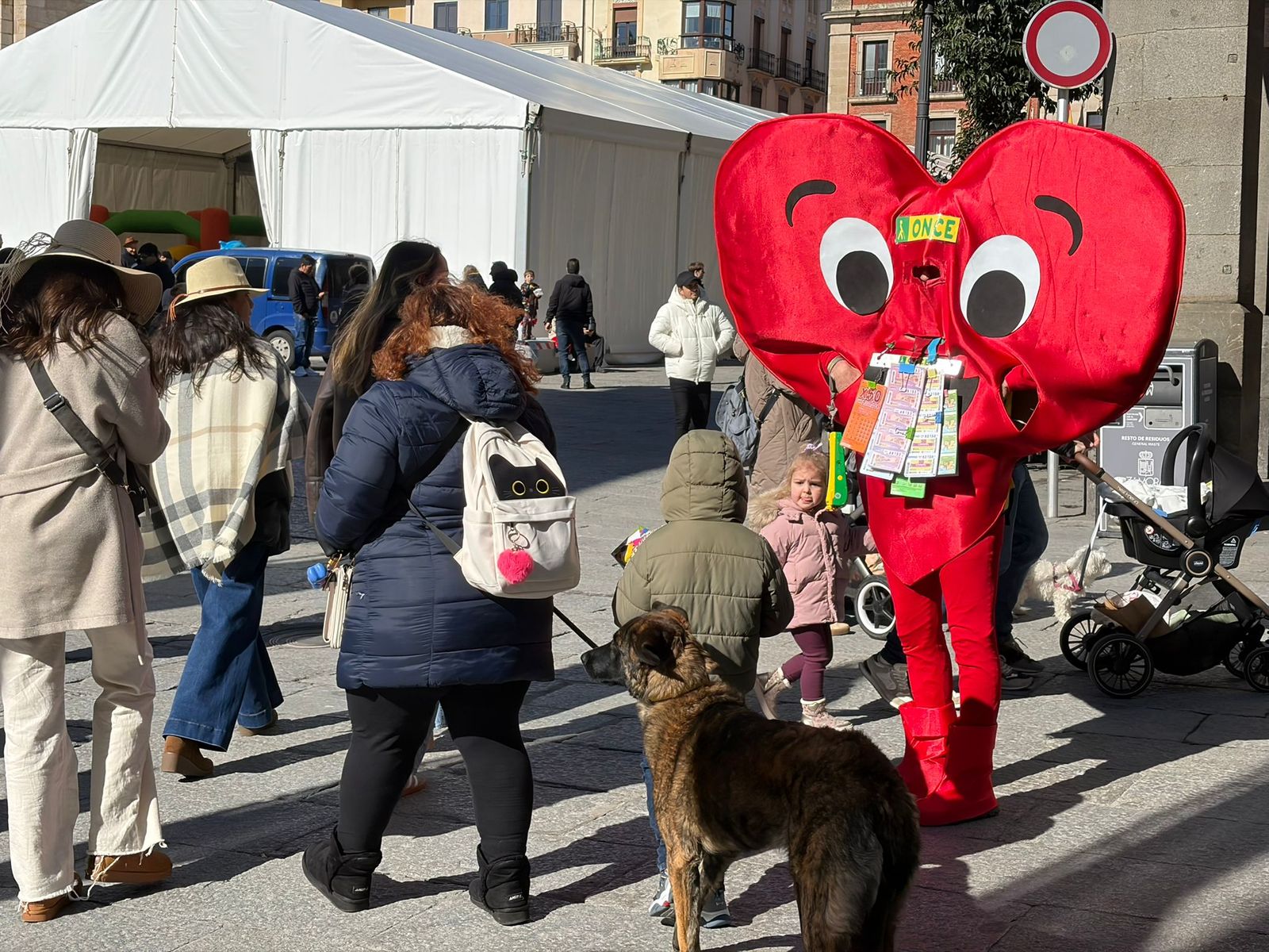 Juan Carlos Manzano vestido de corazón en San Valentín
