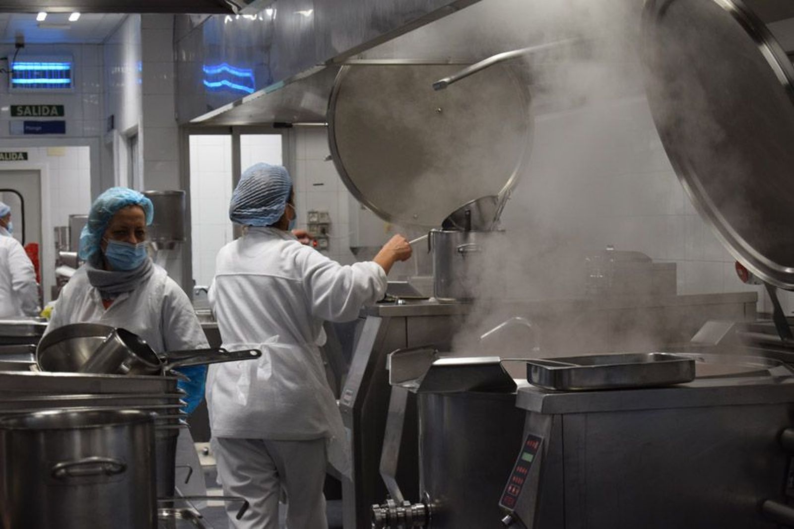 la-delegada-territorial-leticia-garcia-visita-la-cocina-de-linea-fria-del-complejo-asistencial-de-zamora-tras-las-obras-de-mejora-35