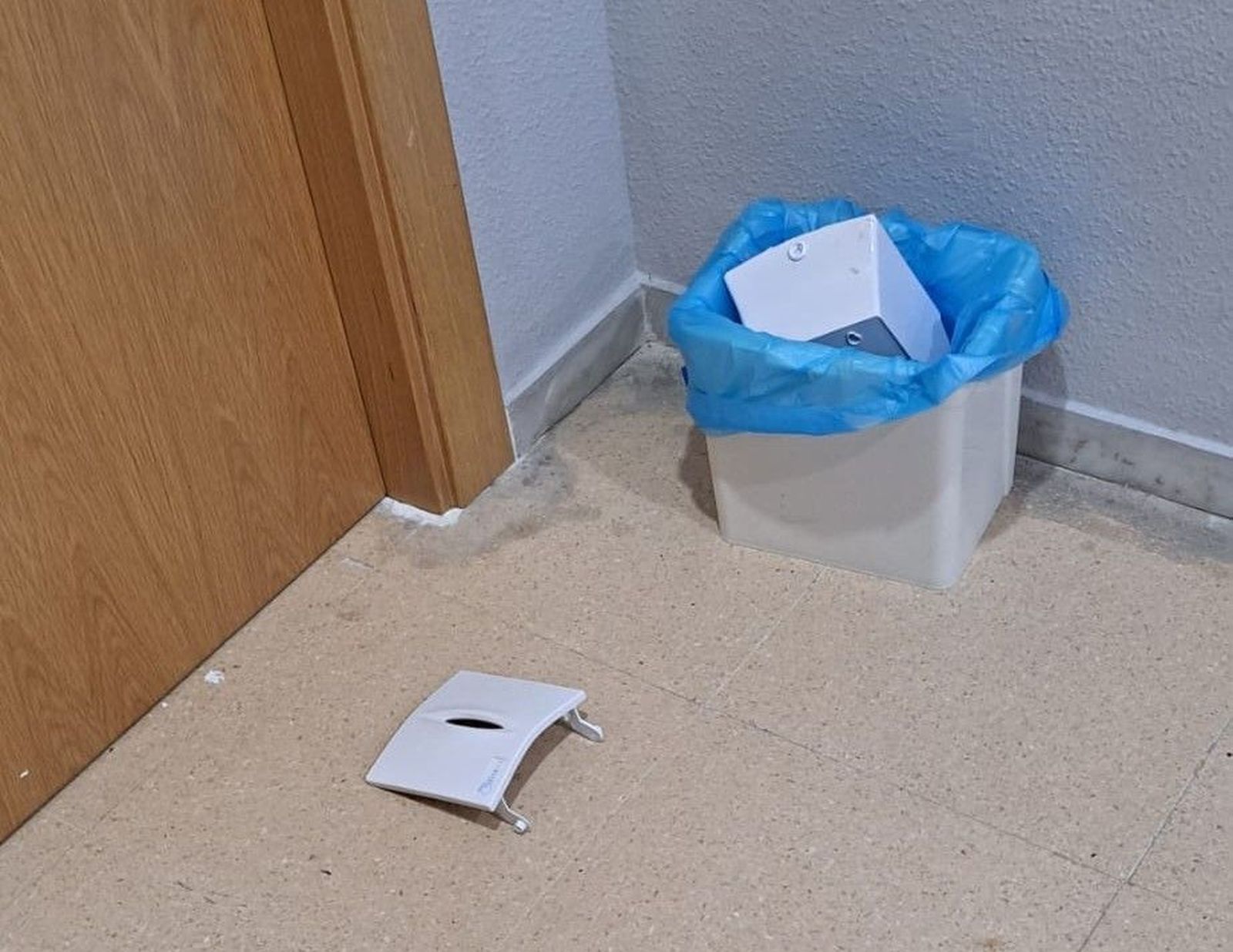 Vitigudino destrozos baños centro cultural 2