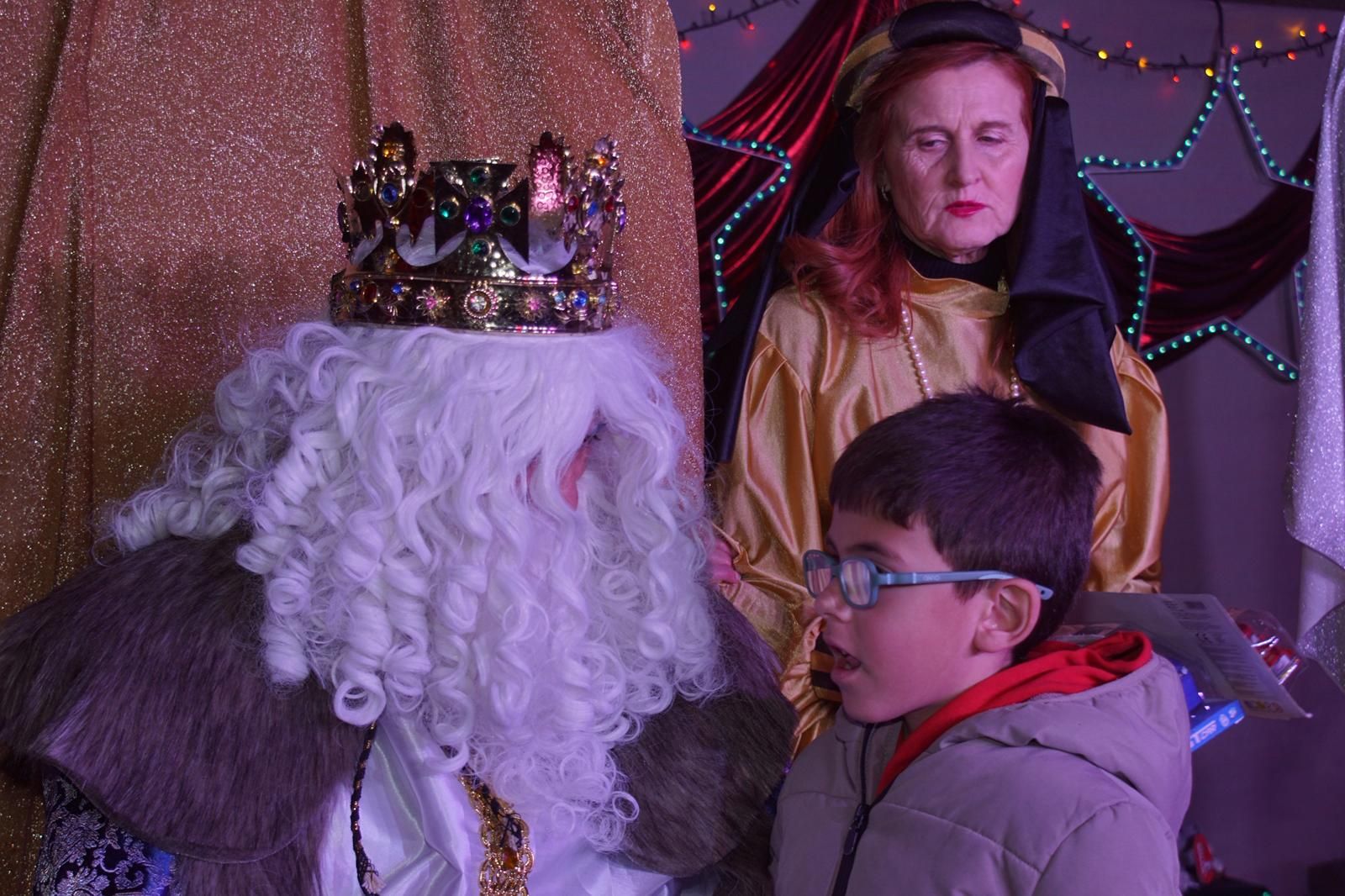 Los Reyes Magos reciben las cartas de los niños de El Encinar