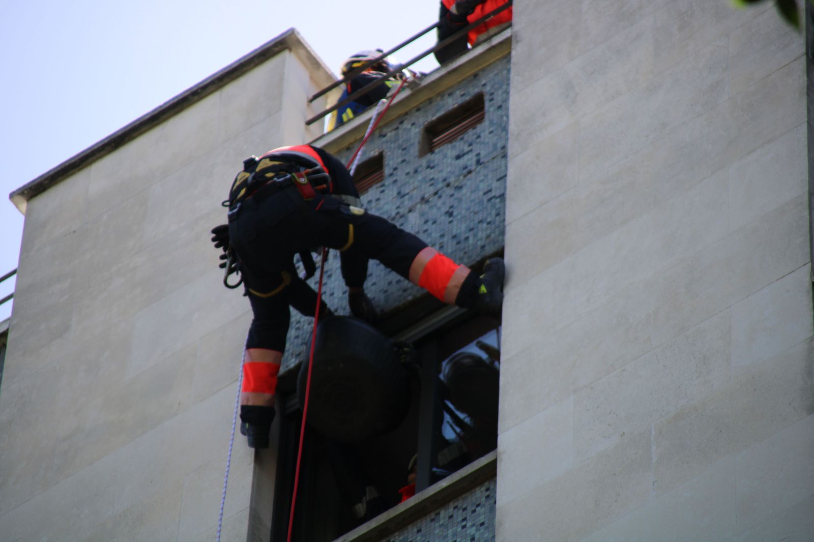intervencion-de-los-bomberos-en-un-edificio-del-paseo-de-carmelitas-18