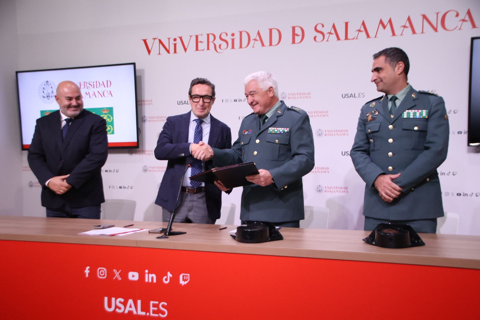 Firma de el protocolo general de actuación en materia de formación e investigación