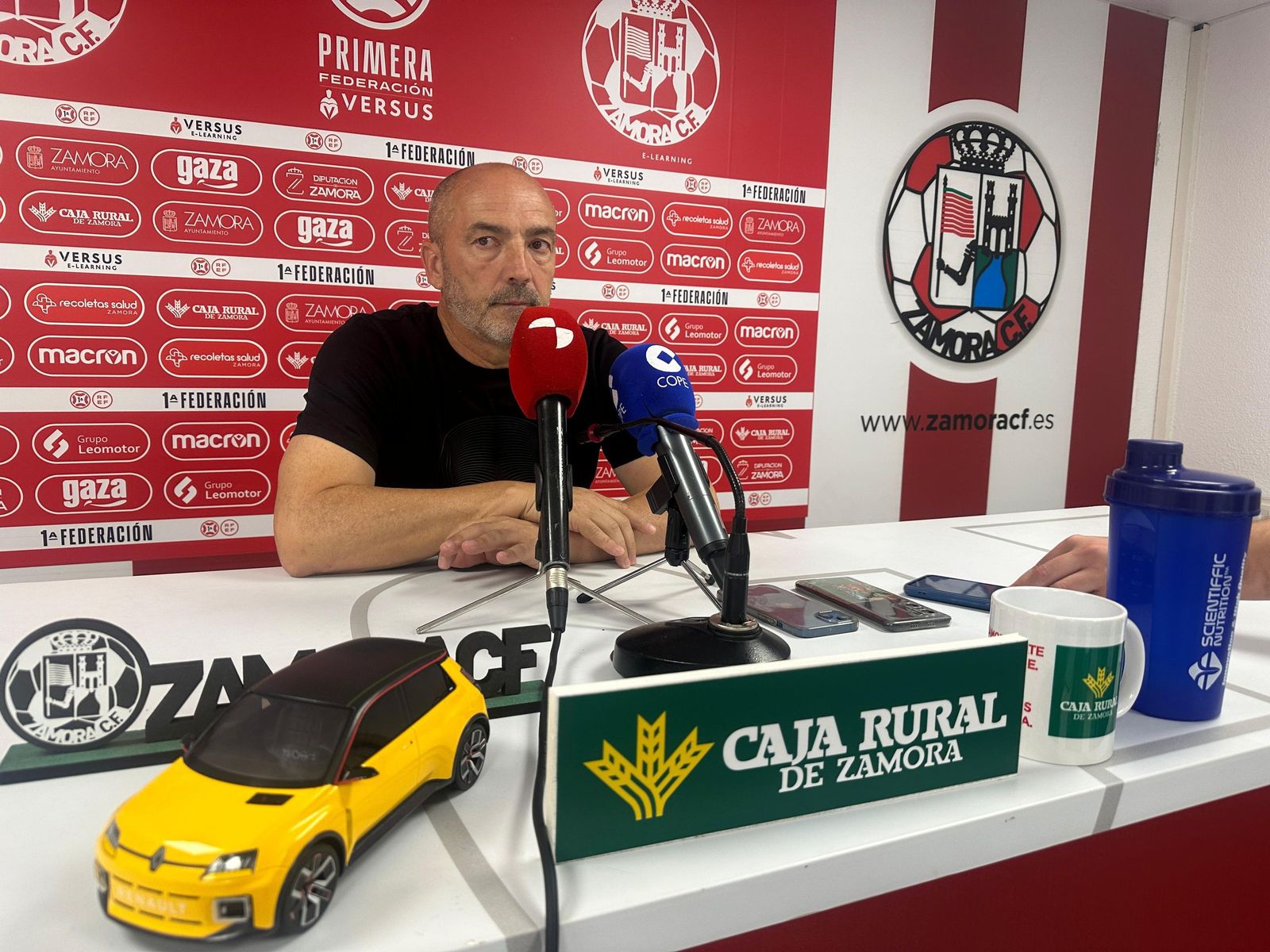 Juan Sabas en rueda de prensa