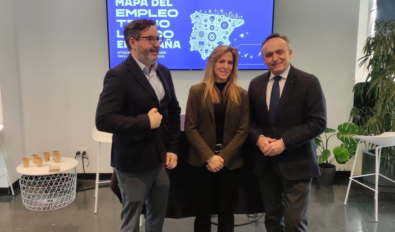 La Junta fomenta el acceso al empleo tecnológico como uno de los objetivos de la Mesa de las Telecomunicaciones