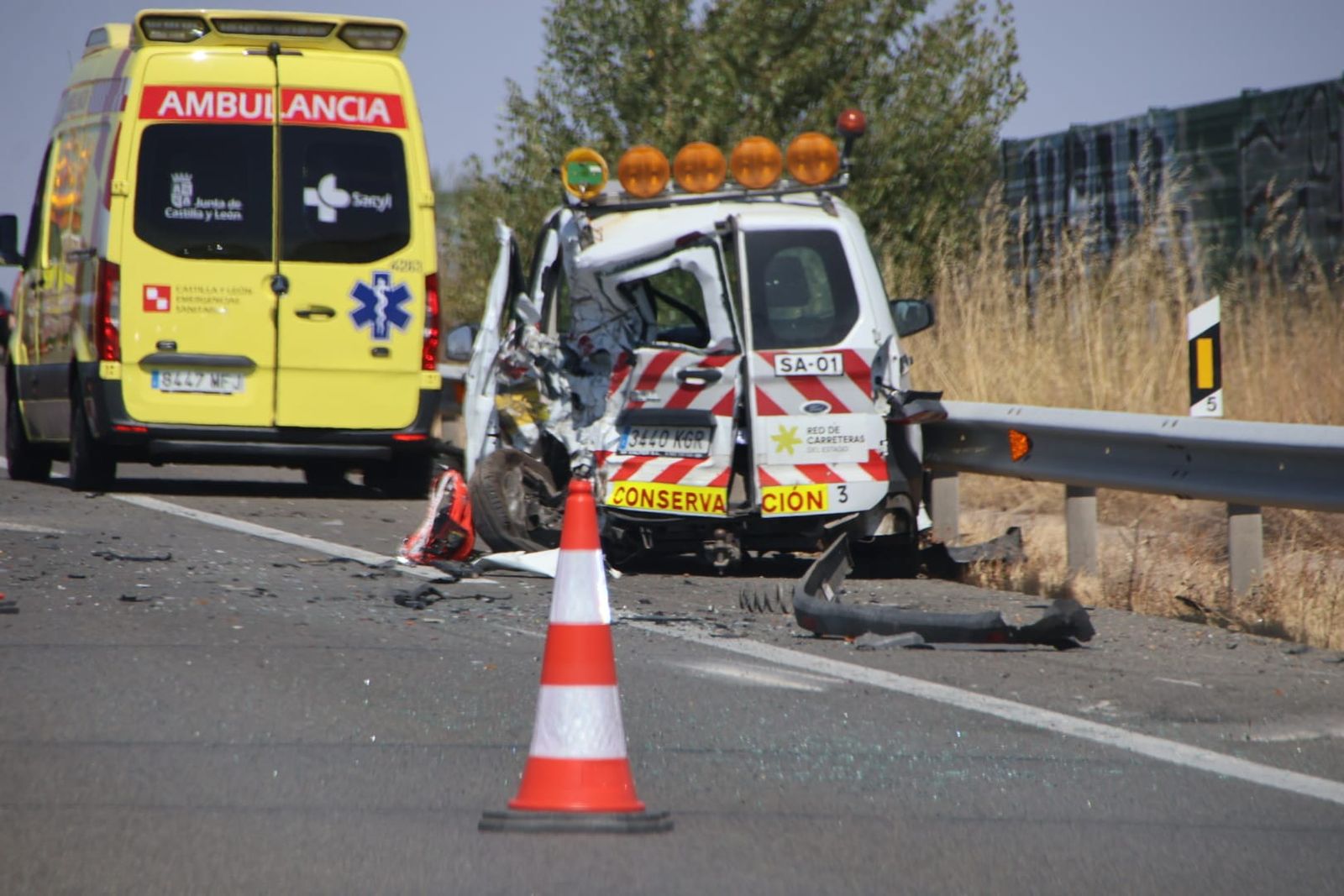 Un herido en un accidente entre dos furgonetas en la autovía A-66, en Villares de la Reina
