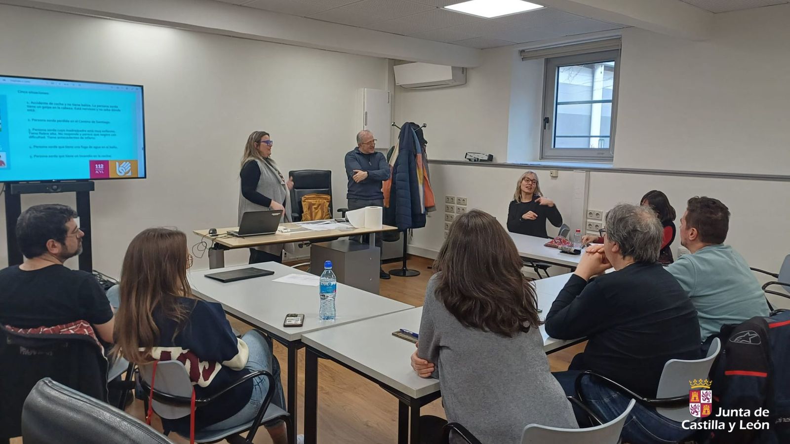 El 112 de Castilla y León refuerza la atención a personas sordas con formación en lengua de signos