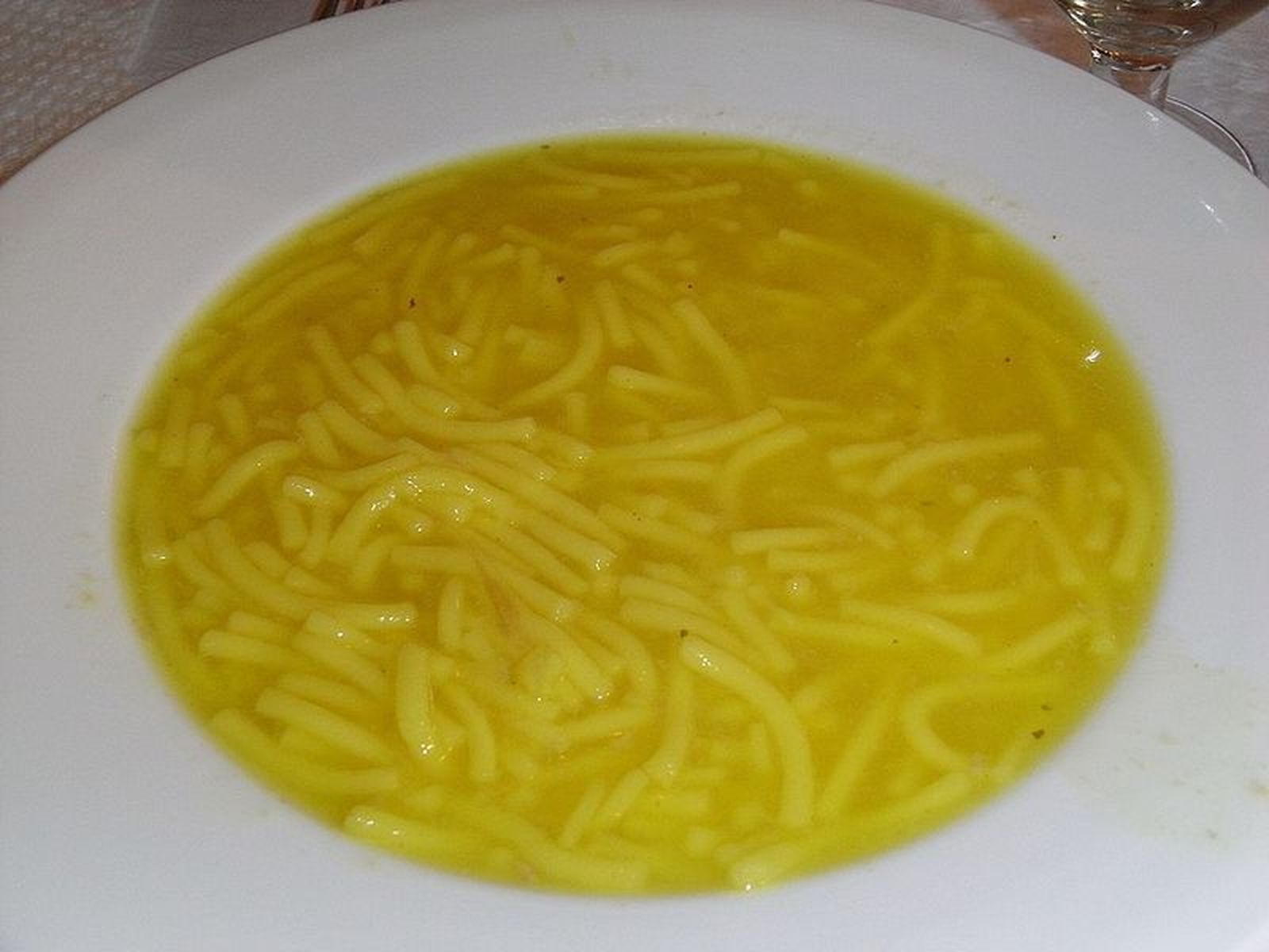 800px Sopa de Fideos