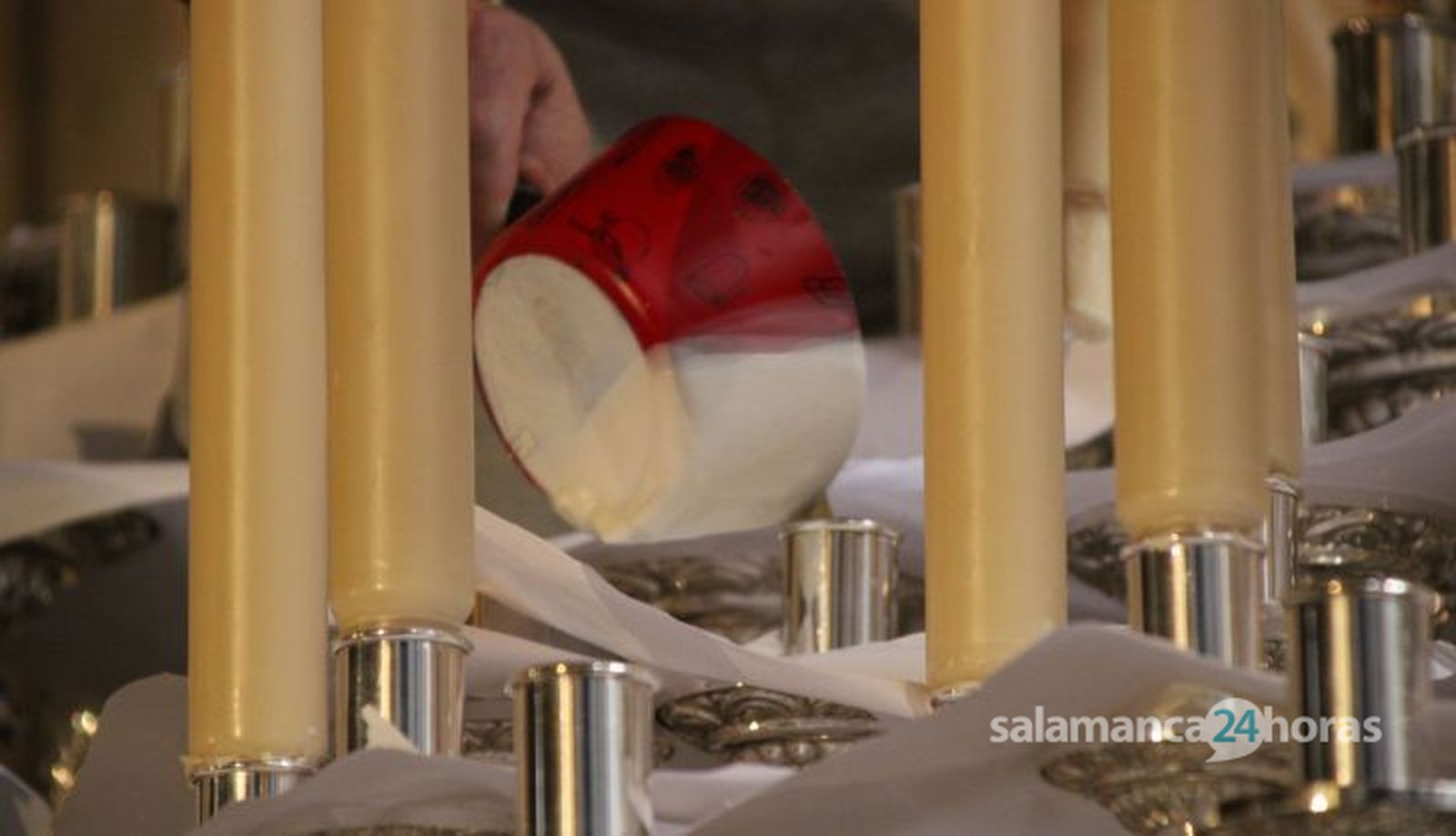 Montaje del paso de la virgen de la Esperanza