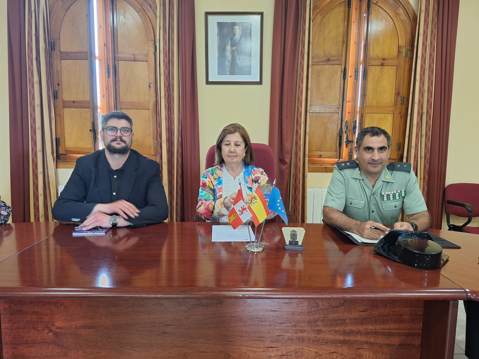 Rosa López y el alcalde de Terradillos copresiden la Junta Local de Seguridad y aprueban un nuevo protocolo contra la violencia de género Rosa López y el alcalde de Terradillos copresiden la Junta Local de Seguridad y aprueban un nuevo protocolo contra la violencia de género