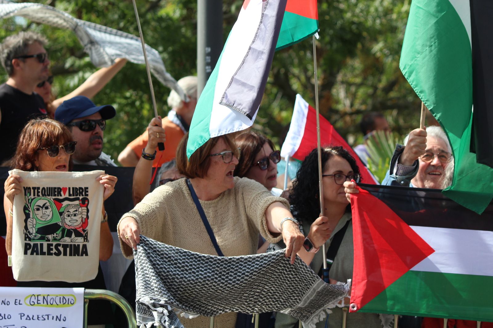 Protestas por Palestina al paso de la Vuelta Ciclista a España por Salamanca