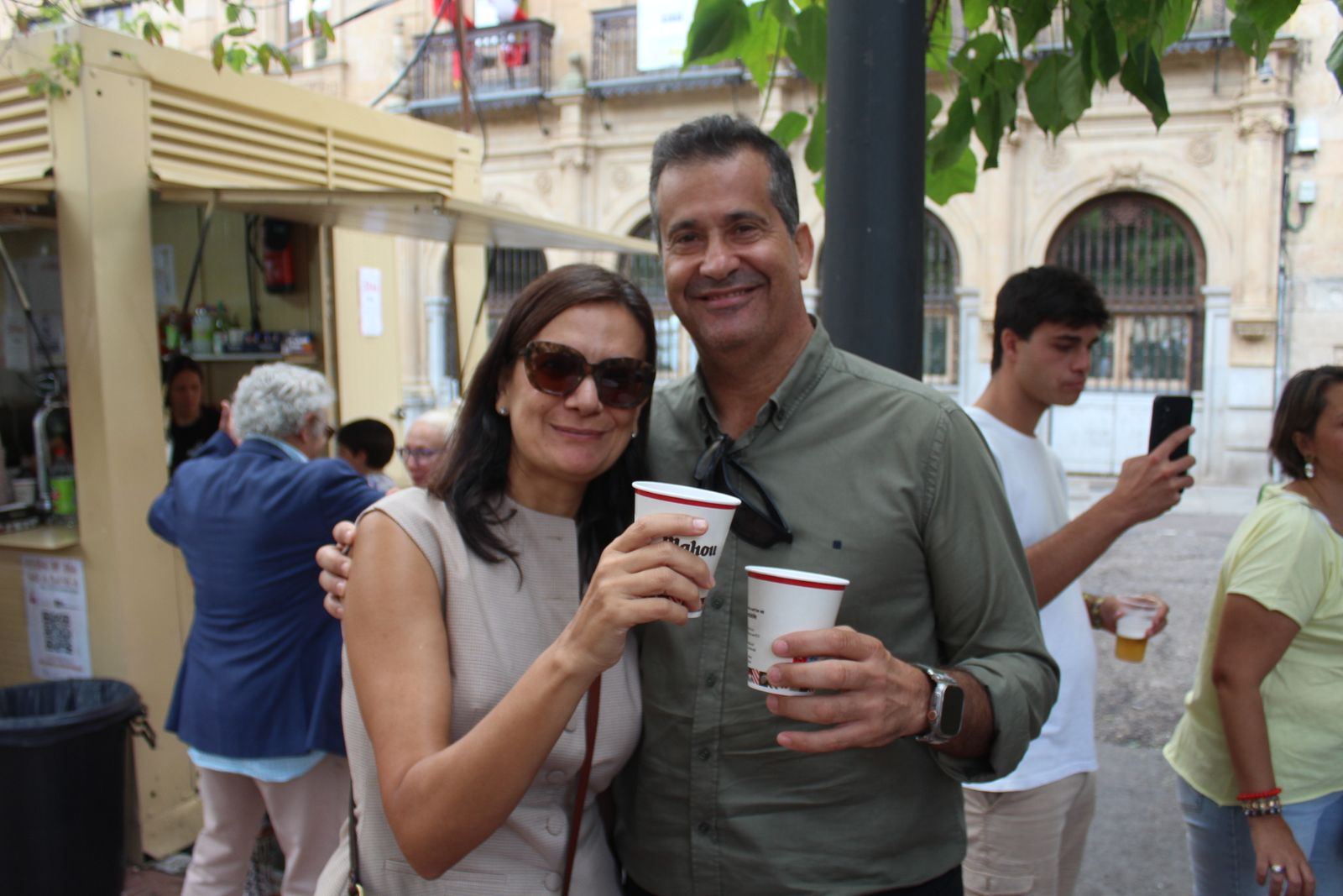 Ambiente en la Feria de Día en el mediodía de este domingo