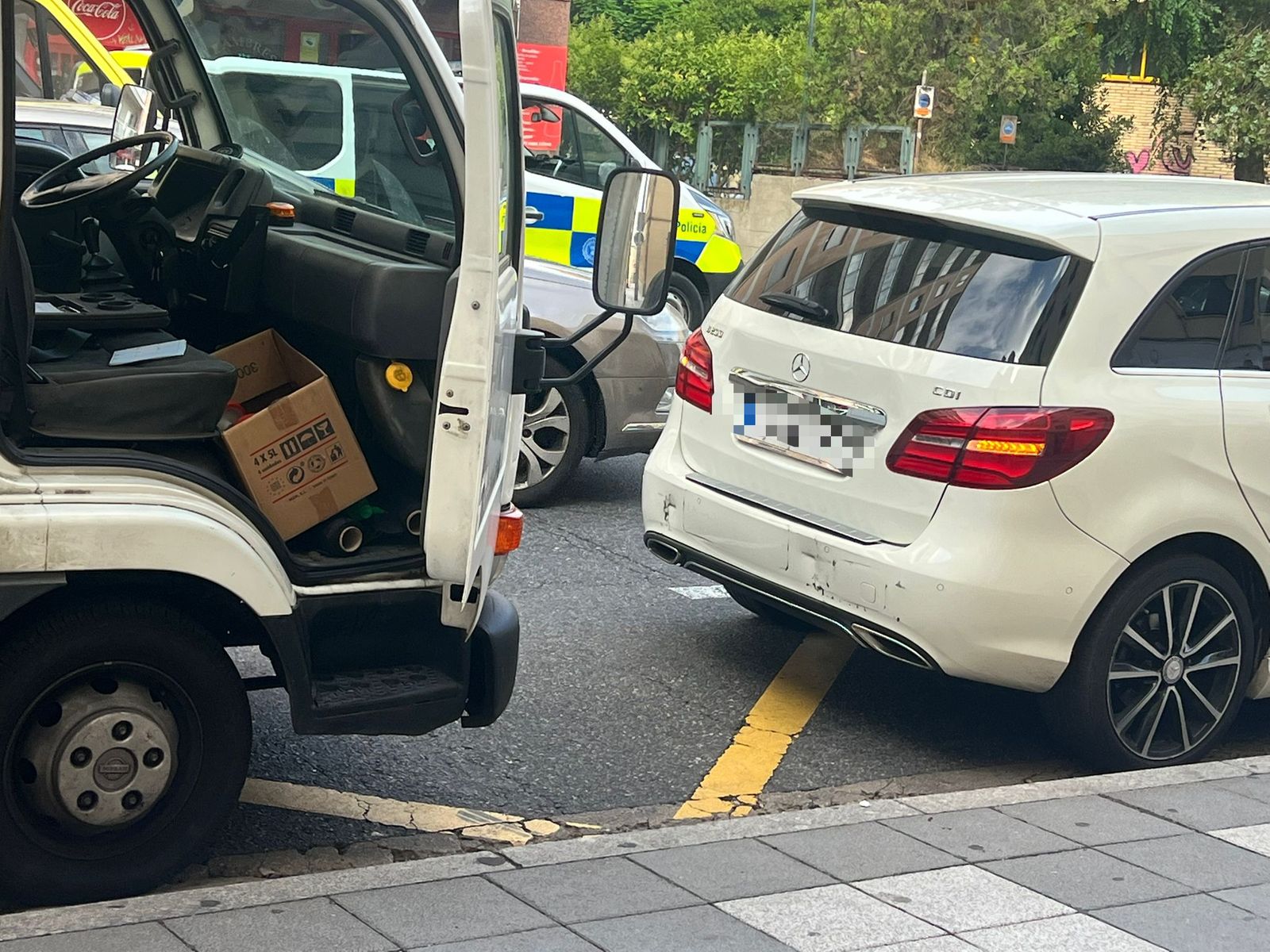 Colisión entre tres turismos en Filiberto Villalobos