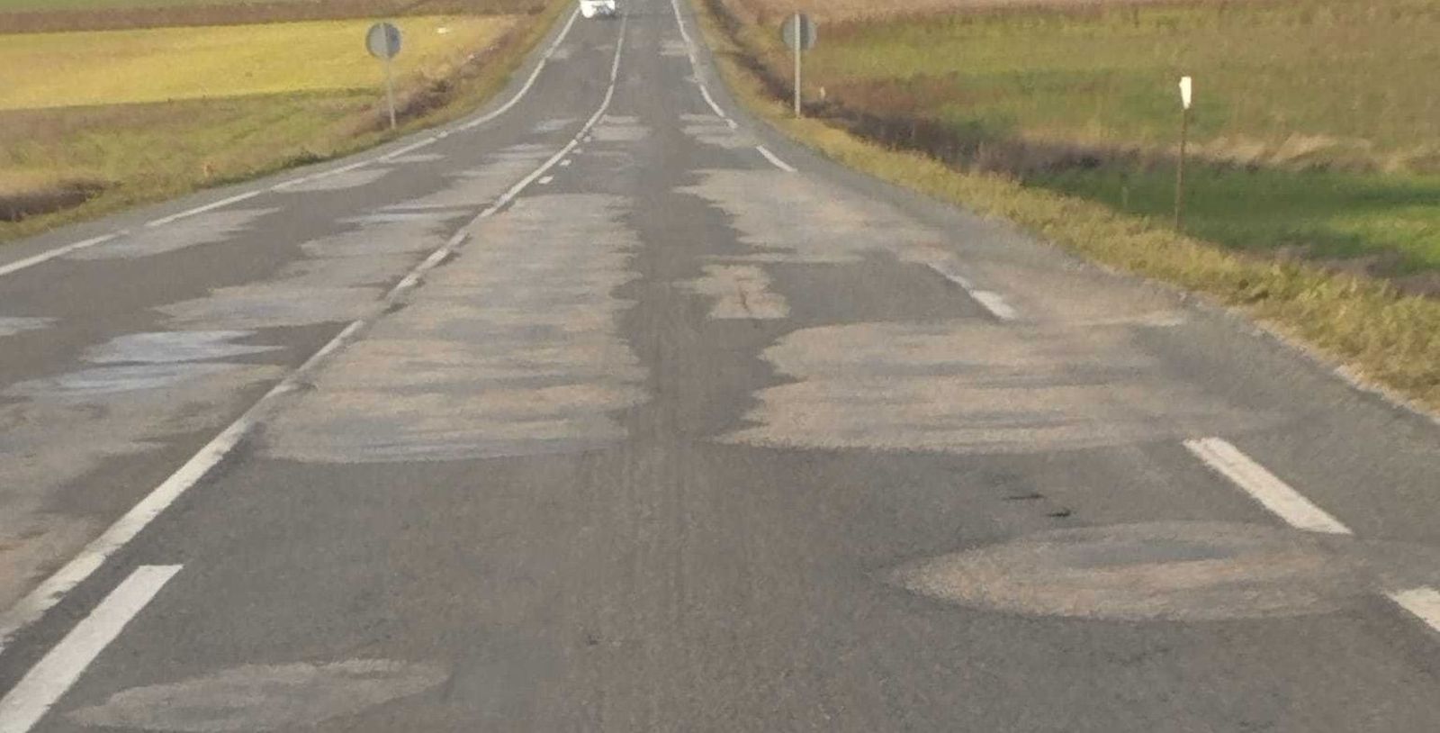 SA-105, calzada en mal estado en la carretera de Peñaranda de Bracamonte