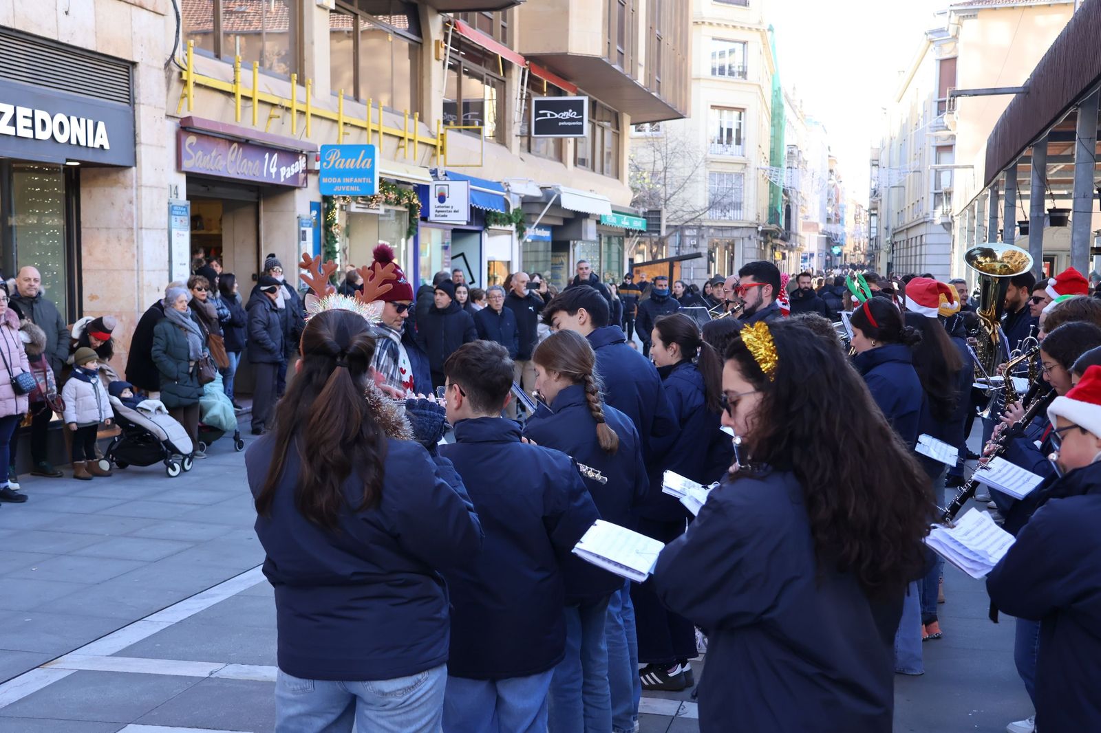 GALERÍA | Zamora vive un pasacalles repleto de espíritu navideño