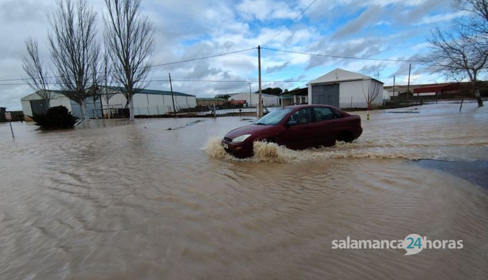 Calzada de Valdunciel inundada por borrasca Irene 