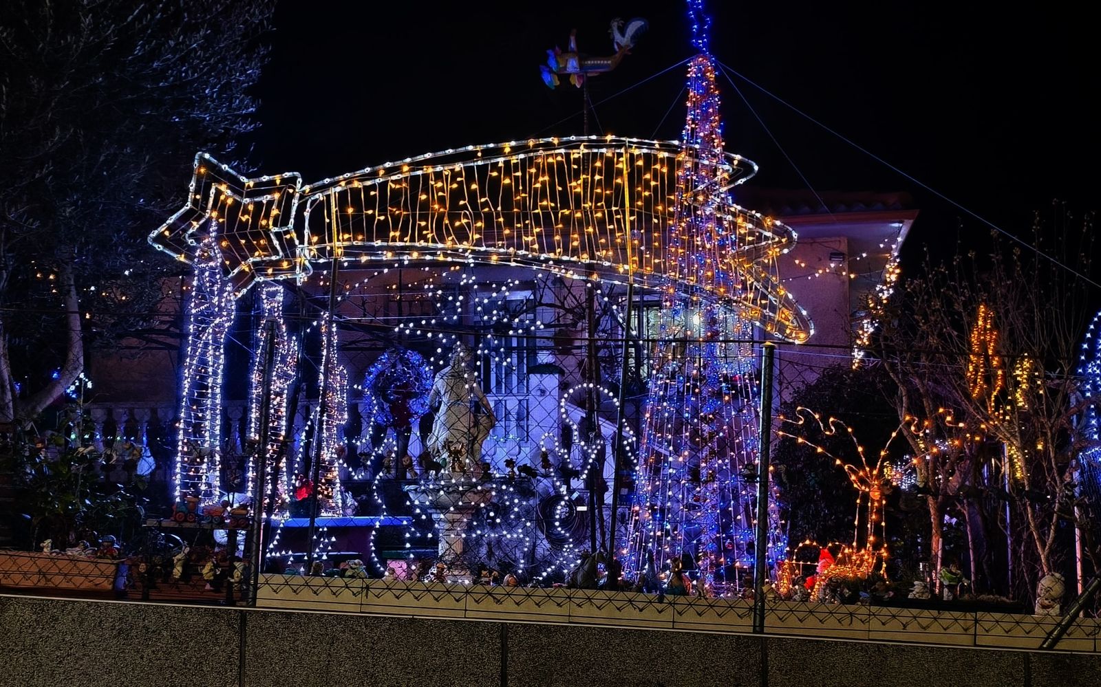 J.A.L.M. - decoración navideña en Fuenteguinaldo (3).jpg