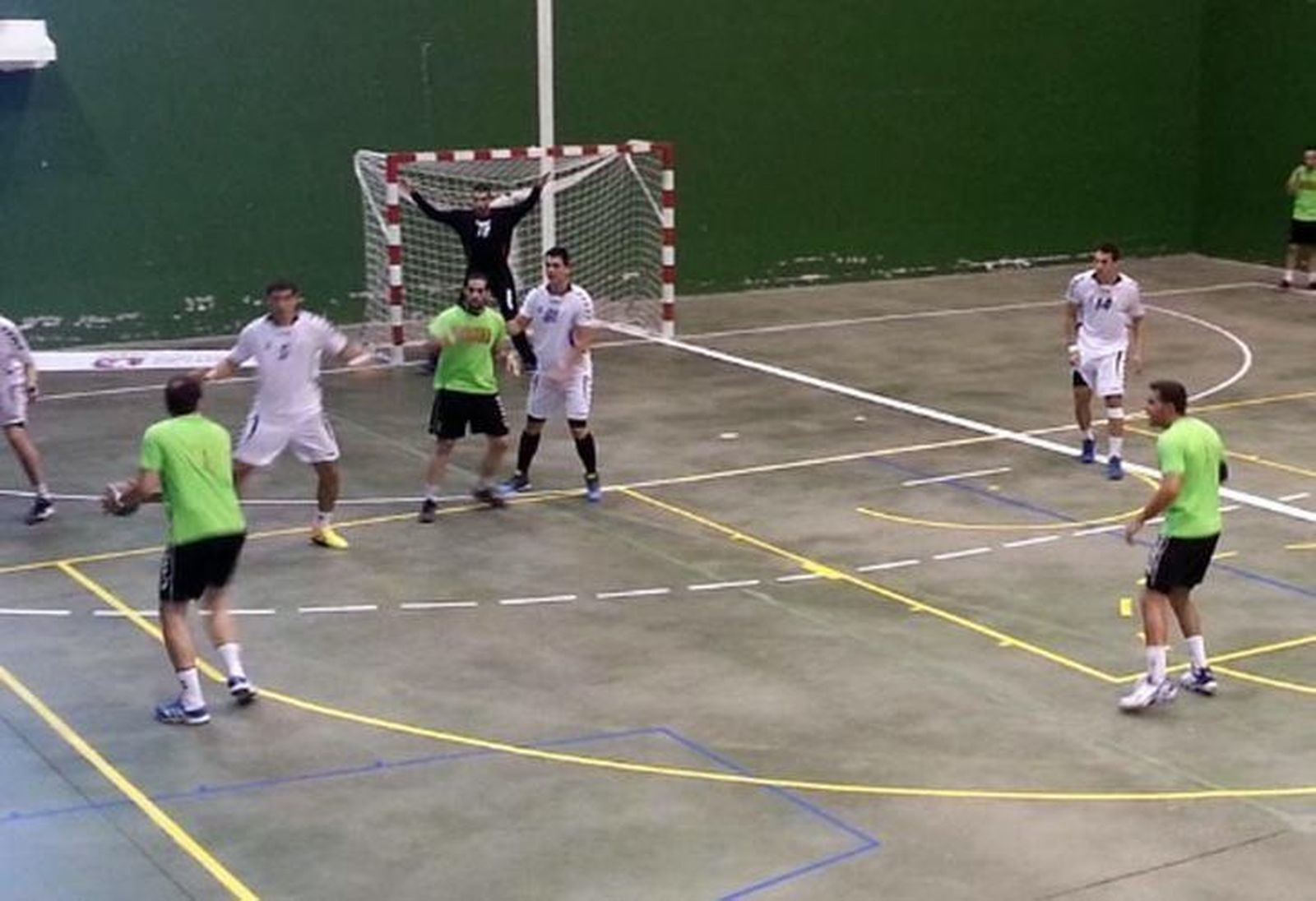 El MMT Seguros pierde claramente ante Ademar en su estreno de pretemporada