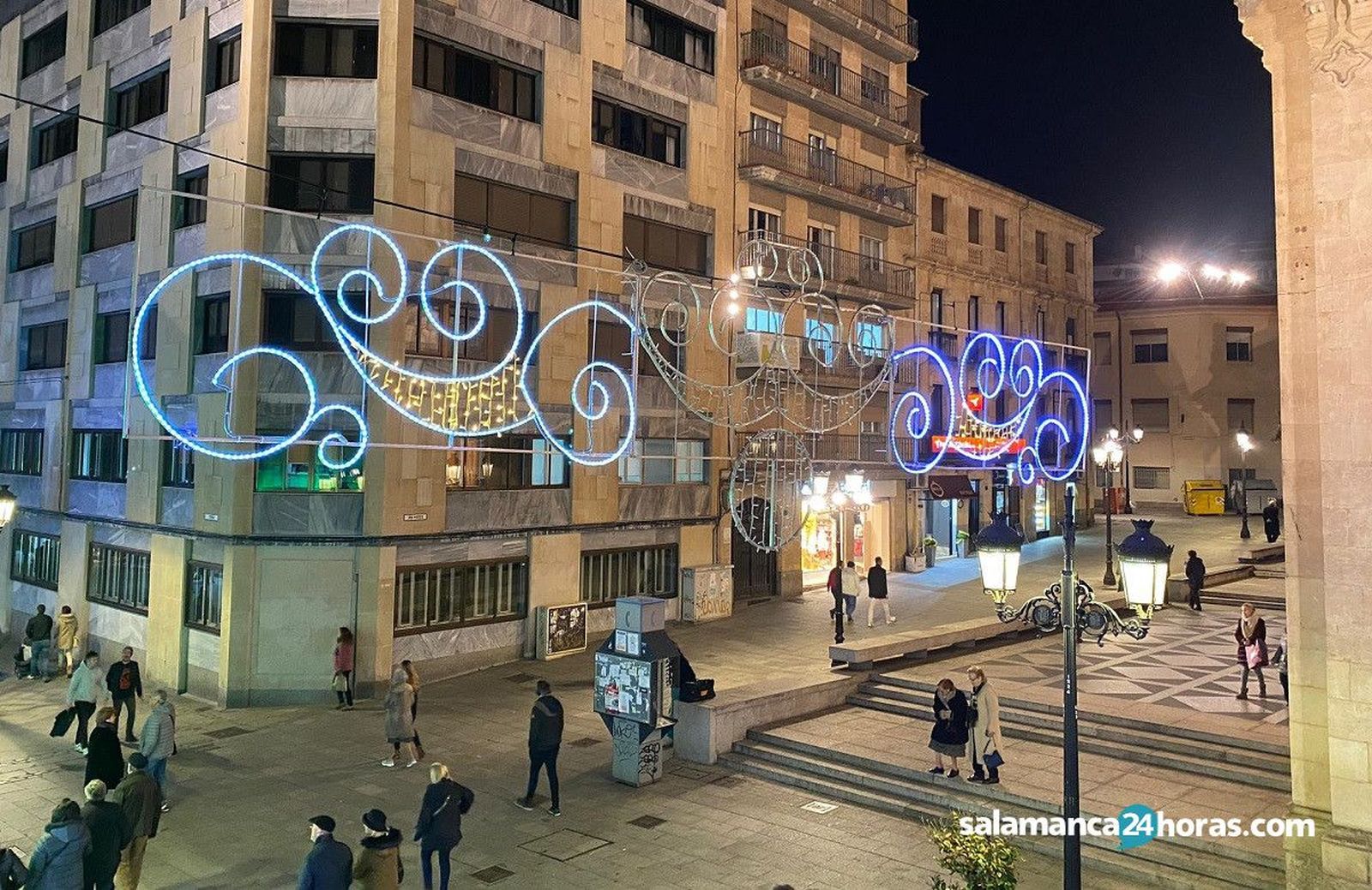 Luz Navidad fundida en calle Toro