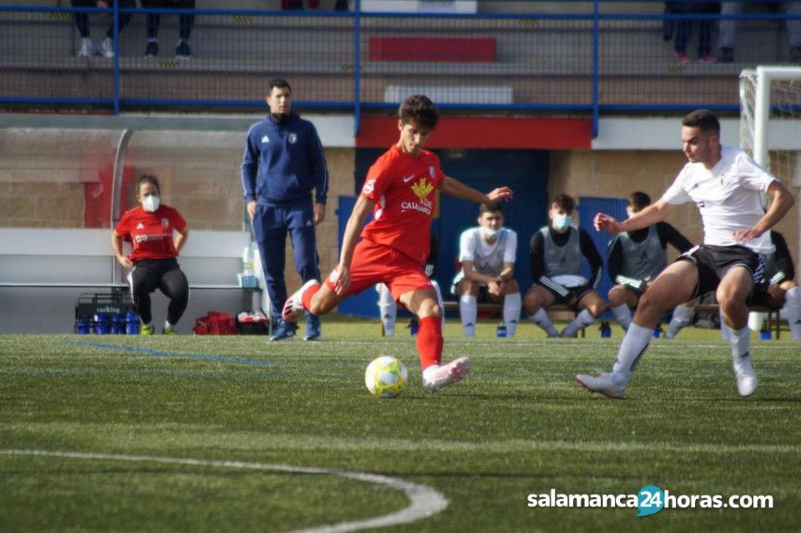 Un jugador tormesino, en su encuentro ante el Burgos