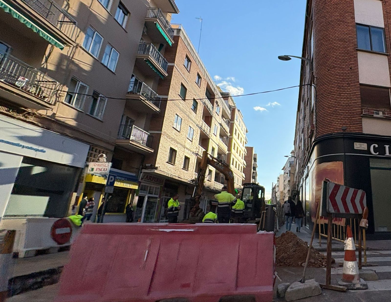 Obras en la calle Pablo Morillo, la vía en la que se cortará el tráfico a partir de mañana. Archivo