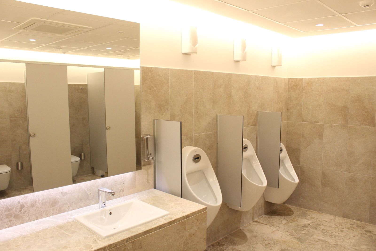 Nuevos baños públicos de la plaza de Anaya