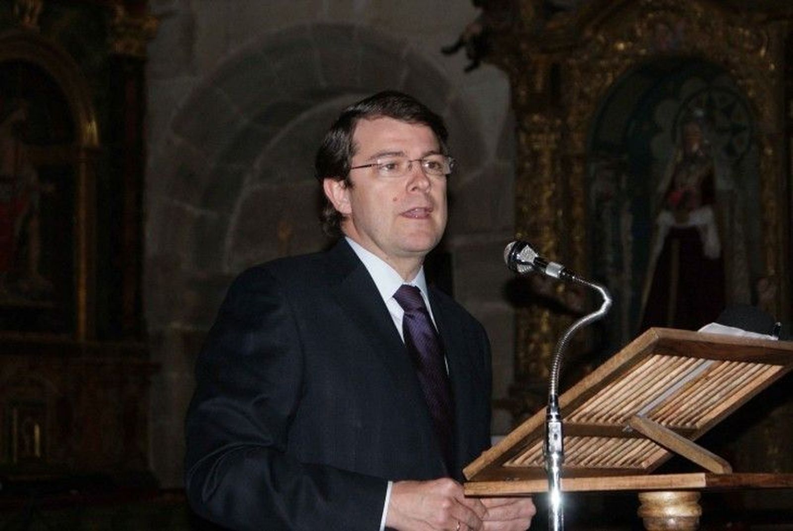 Mañueco glosa sus vivencias ledesminas en un emotivo pregón de Semana Santa