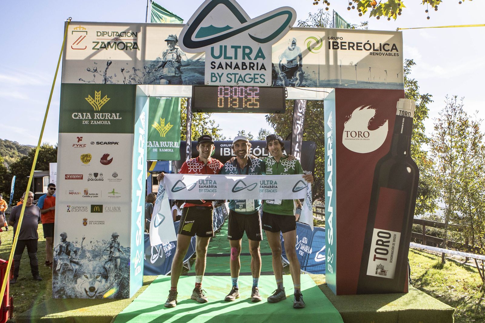 Oihana Kortazar se cuela en la fiesta de Egea, Merillas y Martínez en la Ibereólica Ultra Sanabria Caja Rural