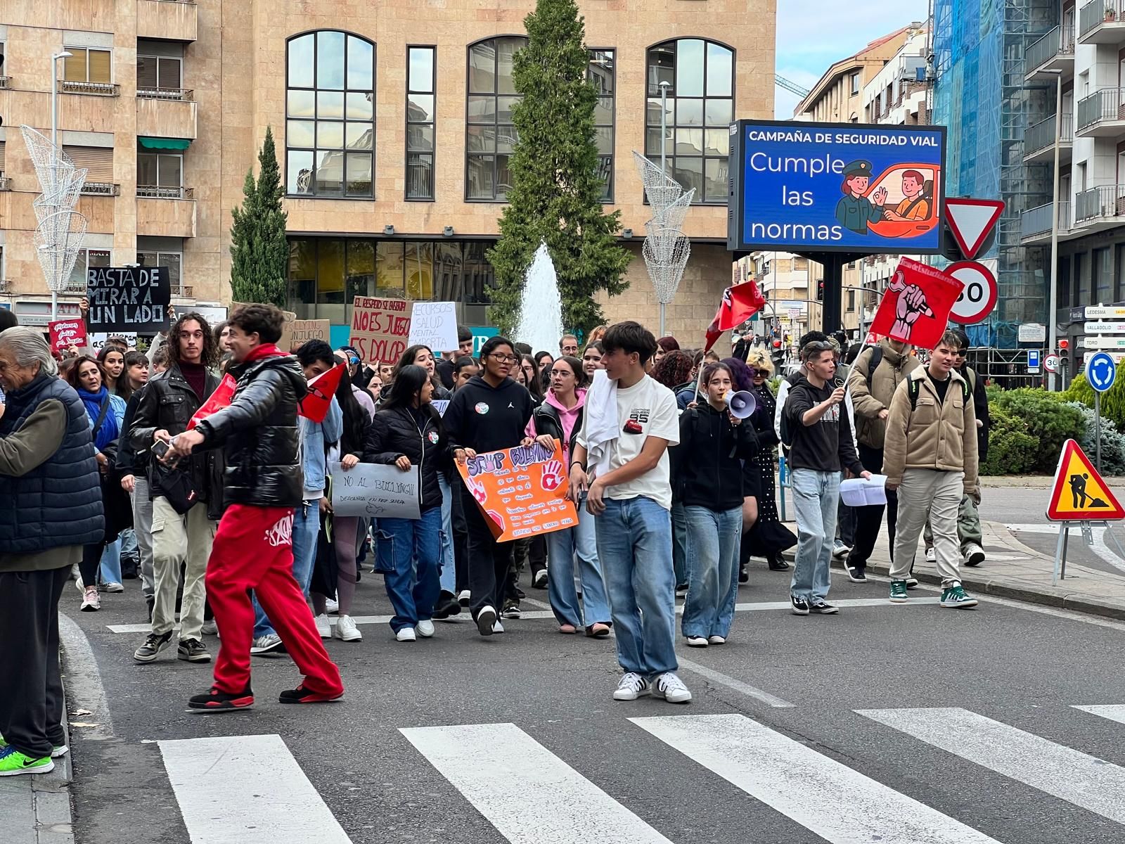 El Sindicato de Estudiantes de Salamanca reune a más de cien personas para poner "freno" al acoso escolar