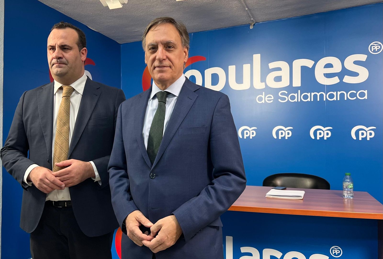 Carlos García Carbayo junto a David Mingo antes de la celebración del Comité Ejecutivo Provincial del partido Carlos García Carbayo junto a David Mingo antes de la celebración del Comité Ejecutivo Provincial del partido