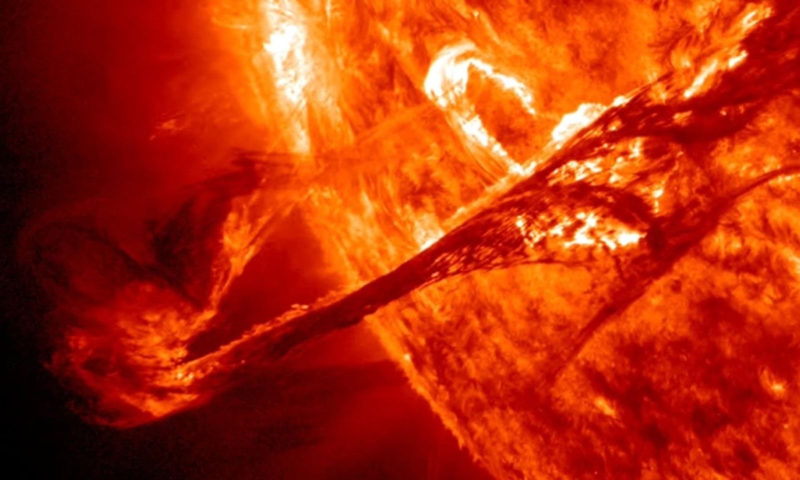 Archivo - En esta imagen capturada por el Observatorio de Dinámica Solar de la NASA en 2012, se observa una llamarada solar en la superficie del Sol. - NASA/SDO Y LOS EQUIPOS AIA, EVE Y HMI - Archivo