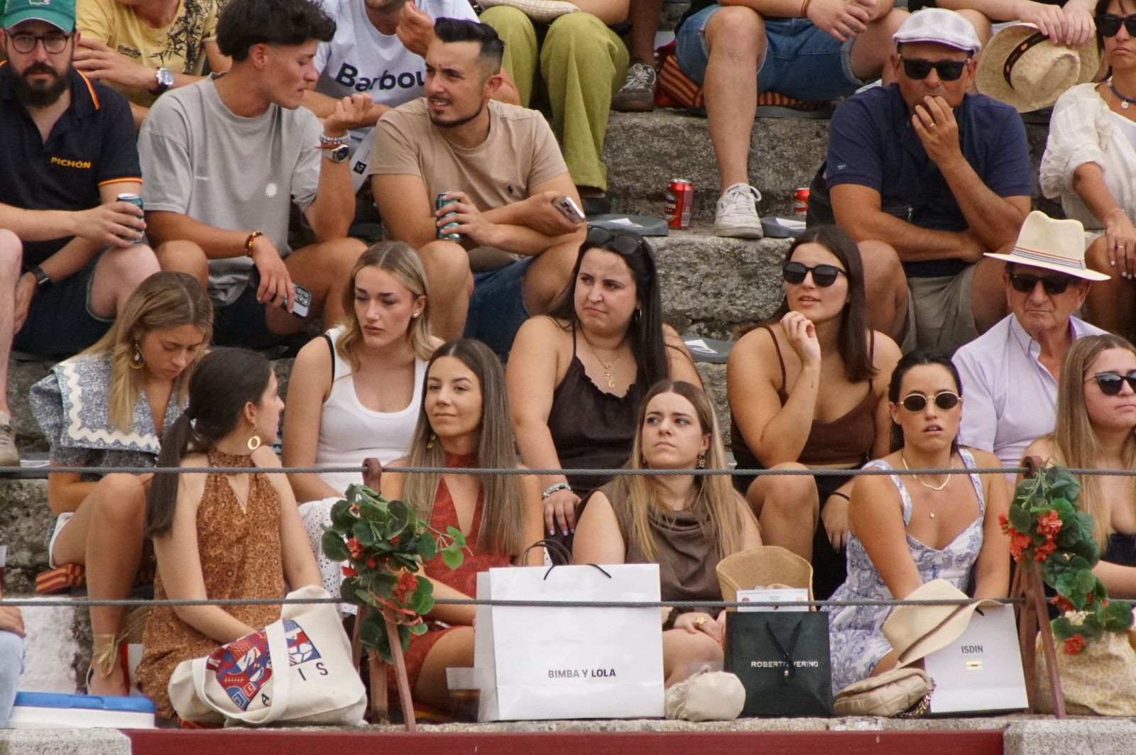 Javier Castaño se despide de Guijuelo y Damián Castaño, su hermano, e Ismael Martín salen a hombros en Guijuelo