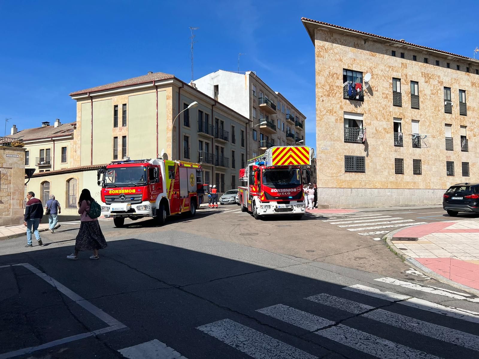 Bomberos del Ayuntamiento en la calle San Silvestre