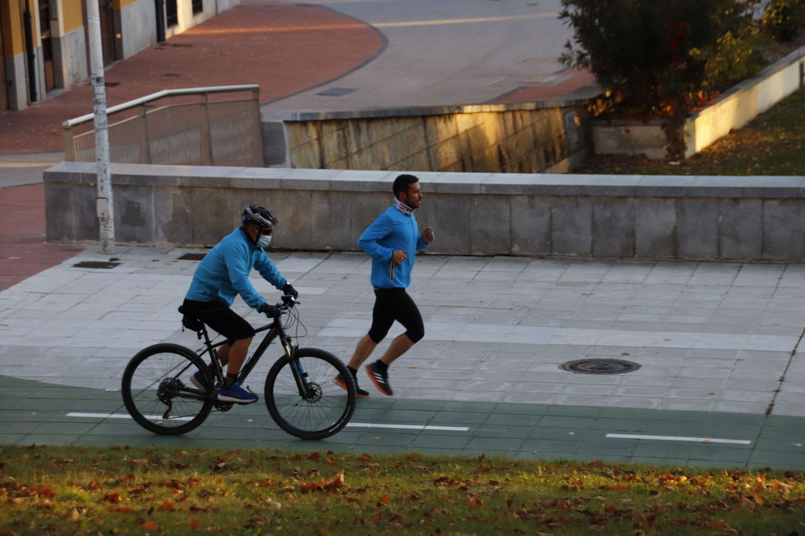 Deportistas en el río Tormes