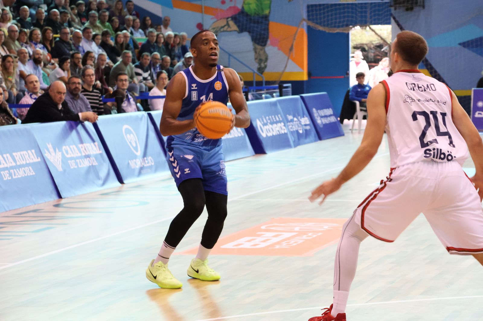 Zaid Hearst en el partido contra San Pablo Burgos.