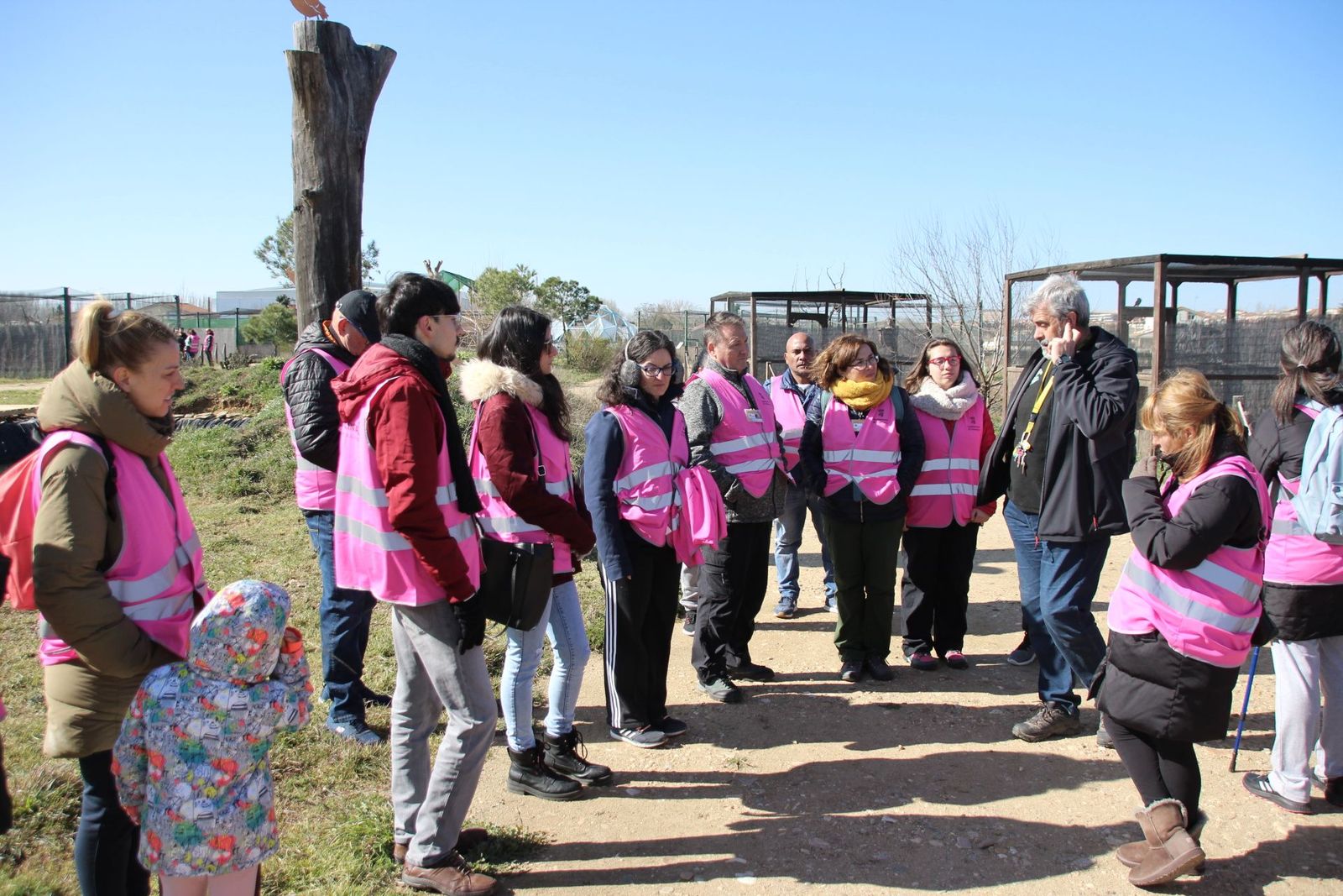 Almudena Parres junto a "VoluntaS" en una jornada formativa